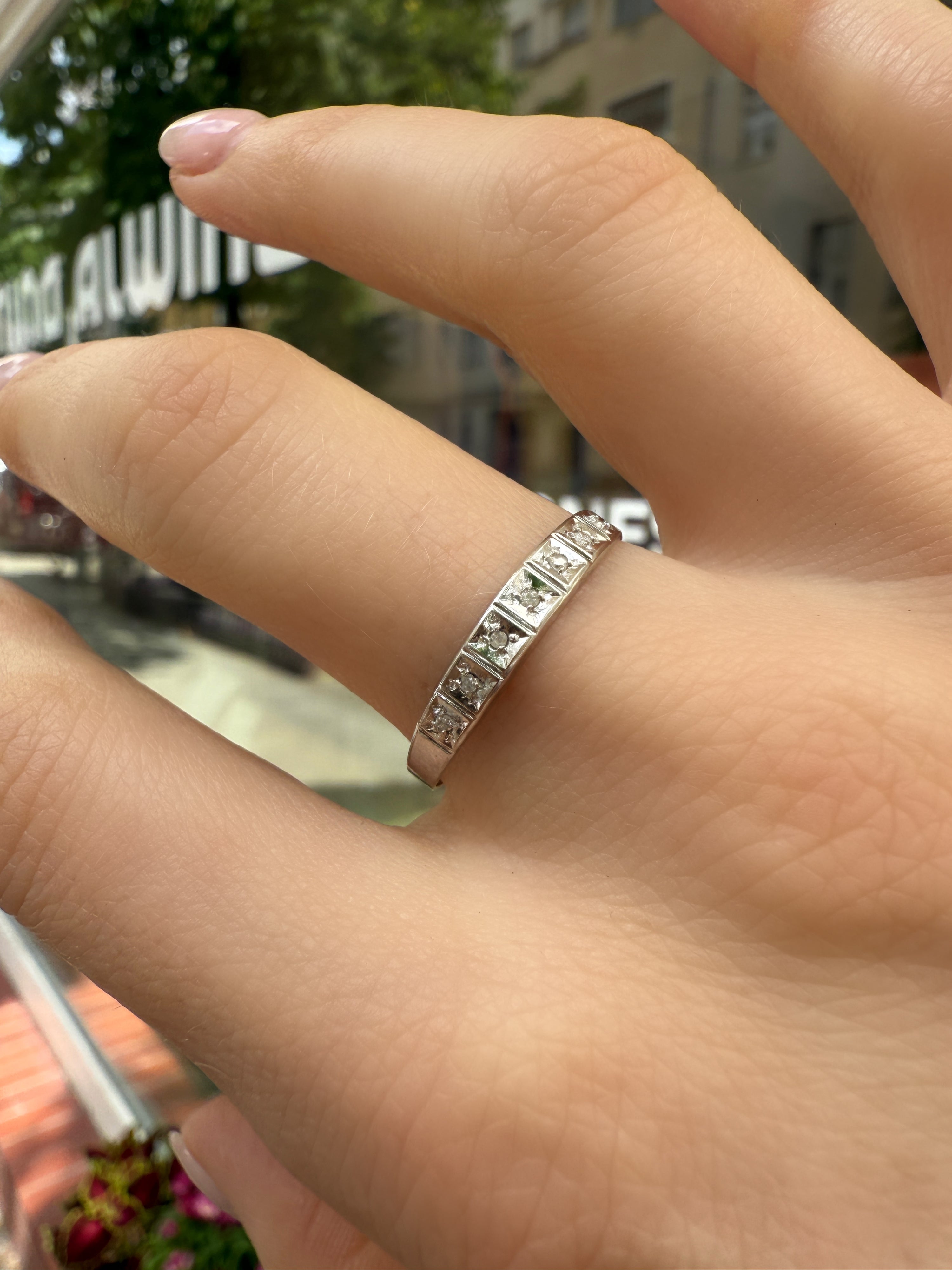 #1079 14k Ring mit 7 Diamanten - RG 64
