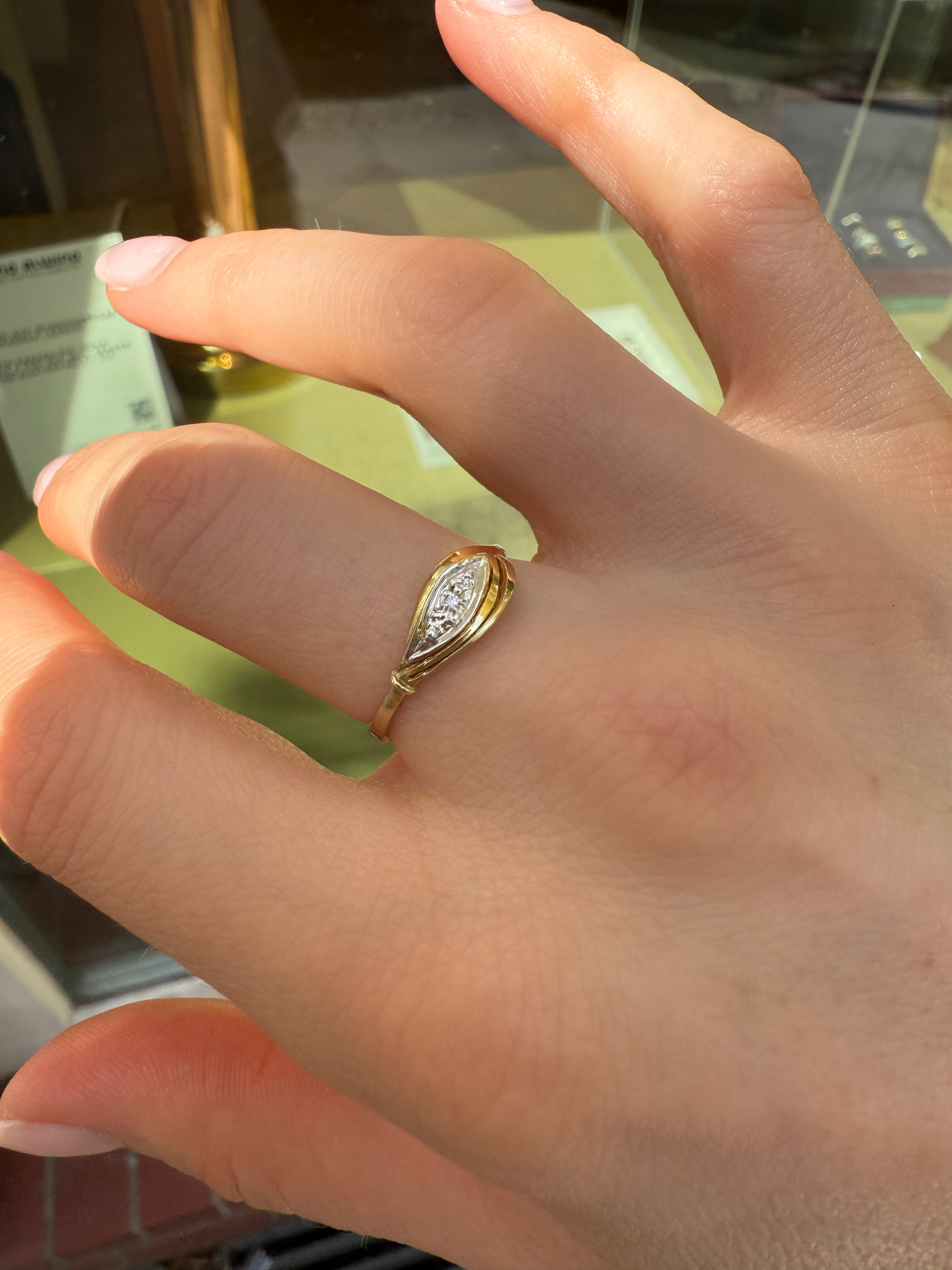 #1092 8k Ring mit Diamant - RG 57