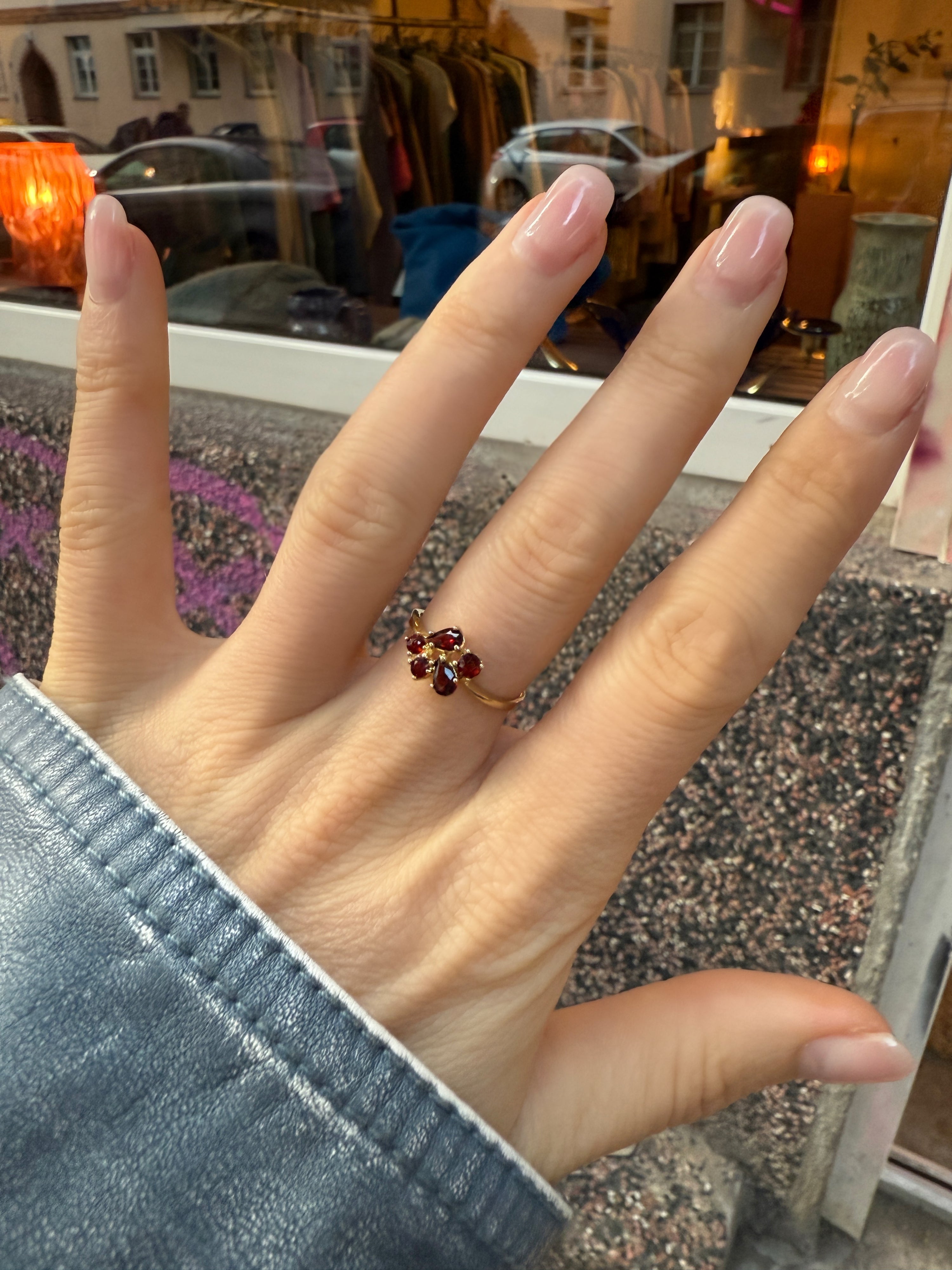 #122 8k Ring mit Granat - RG 53