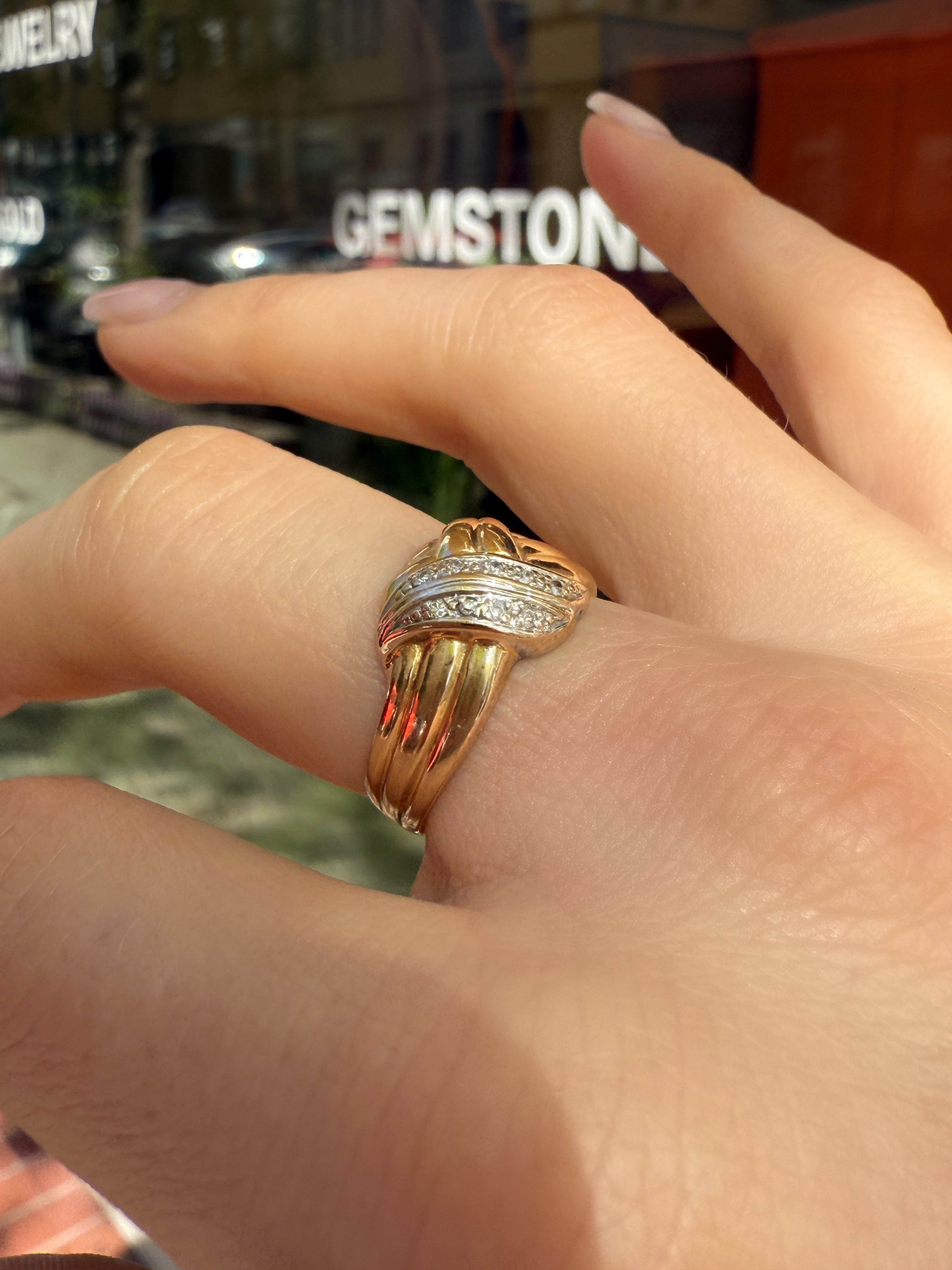 #895 14k Ring mit 9 Diamanten - RG 54