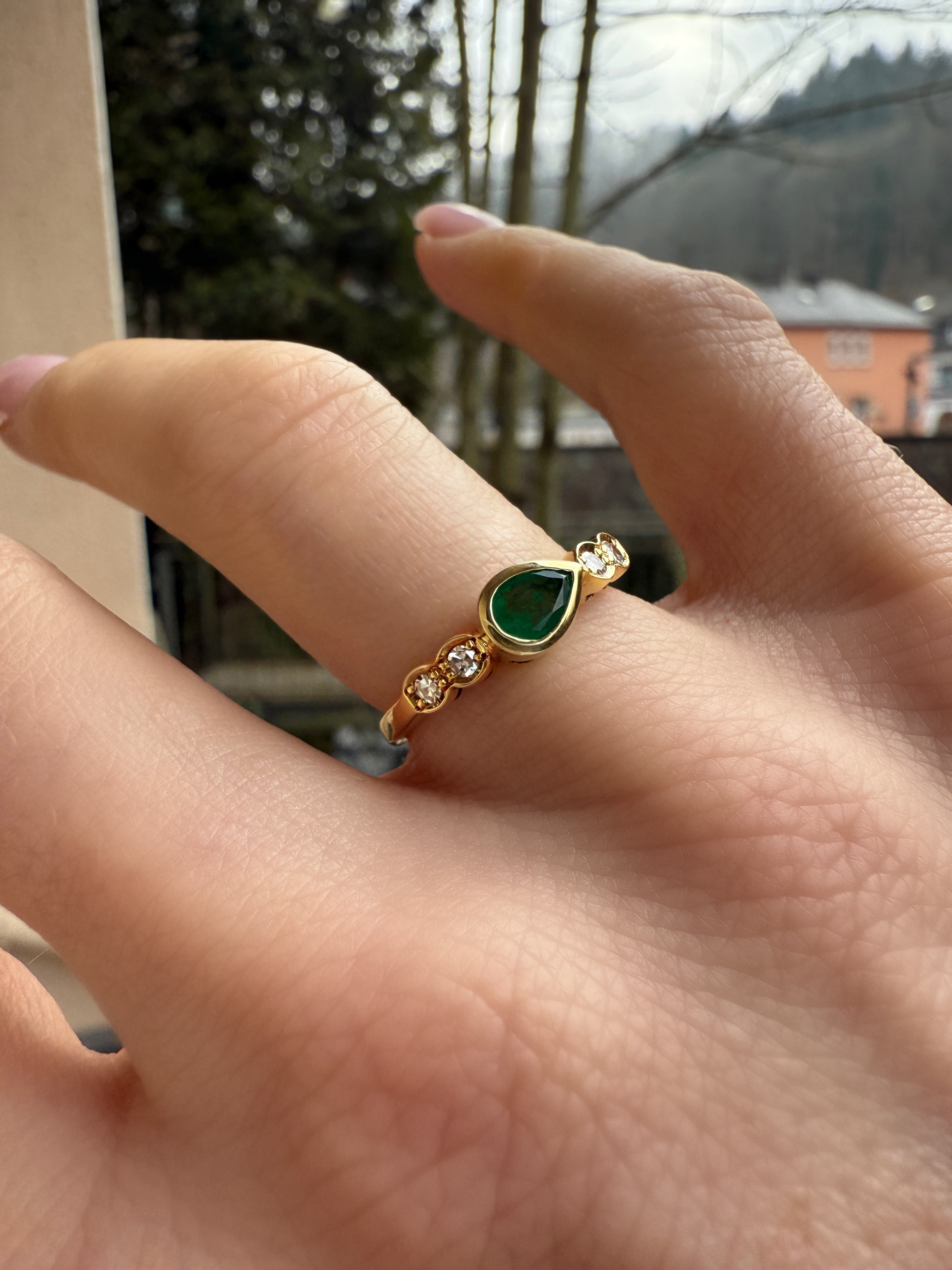 #569 14k Ring mit Smaragd und 4 Diamanten - RG 51