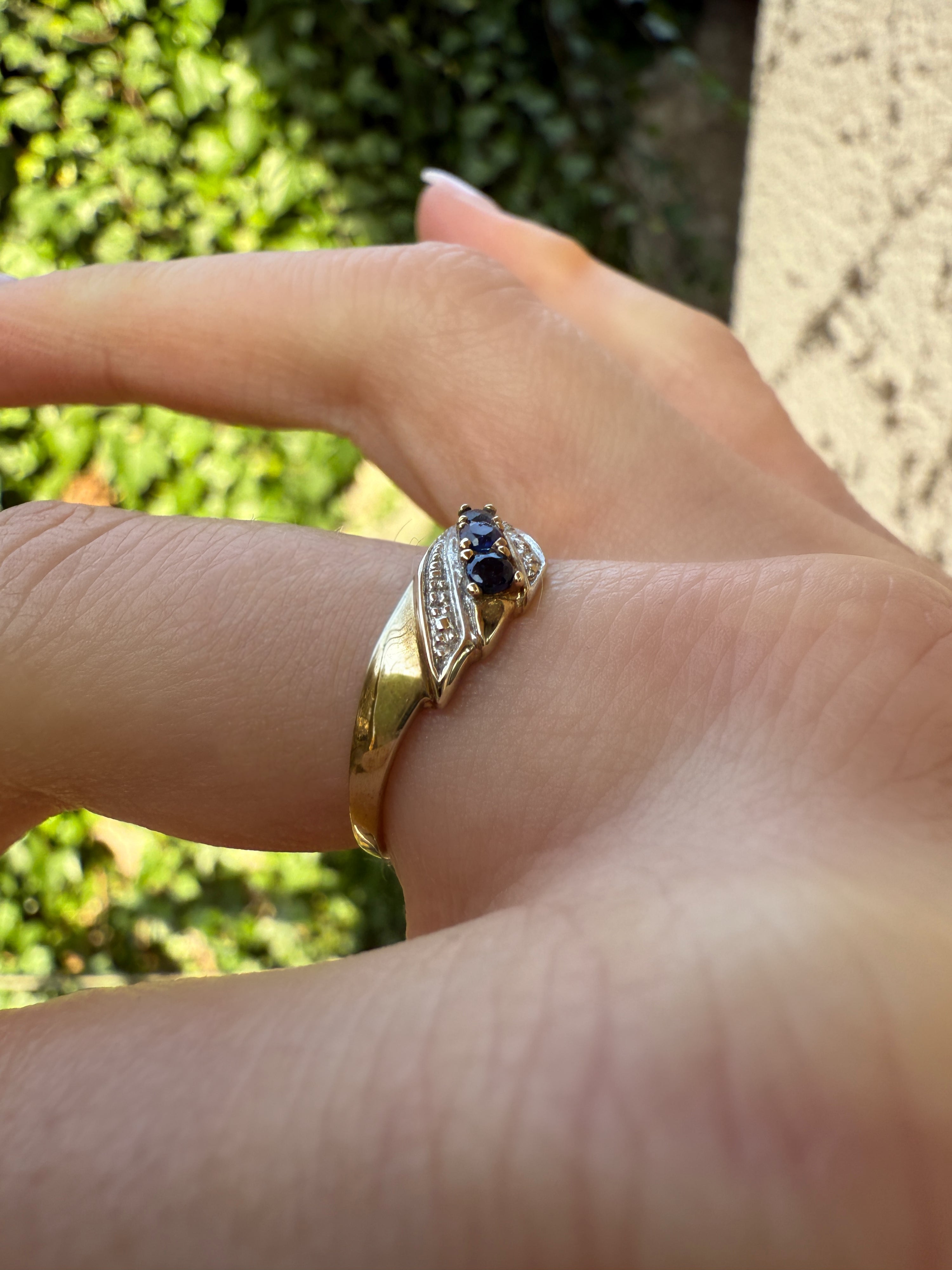 #568 8k Ring mit 3 Saphiren - RG 55.5