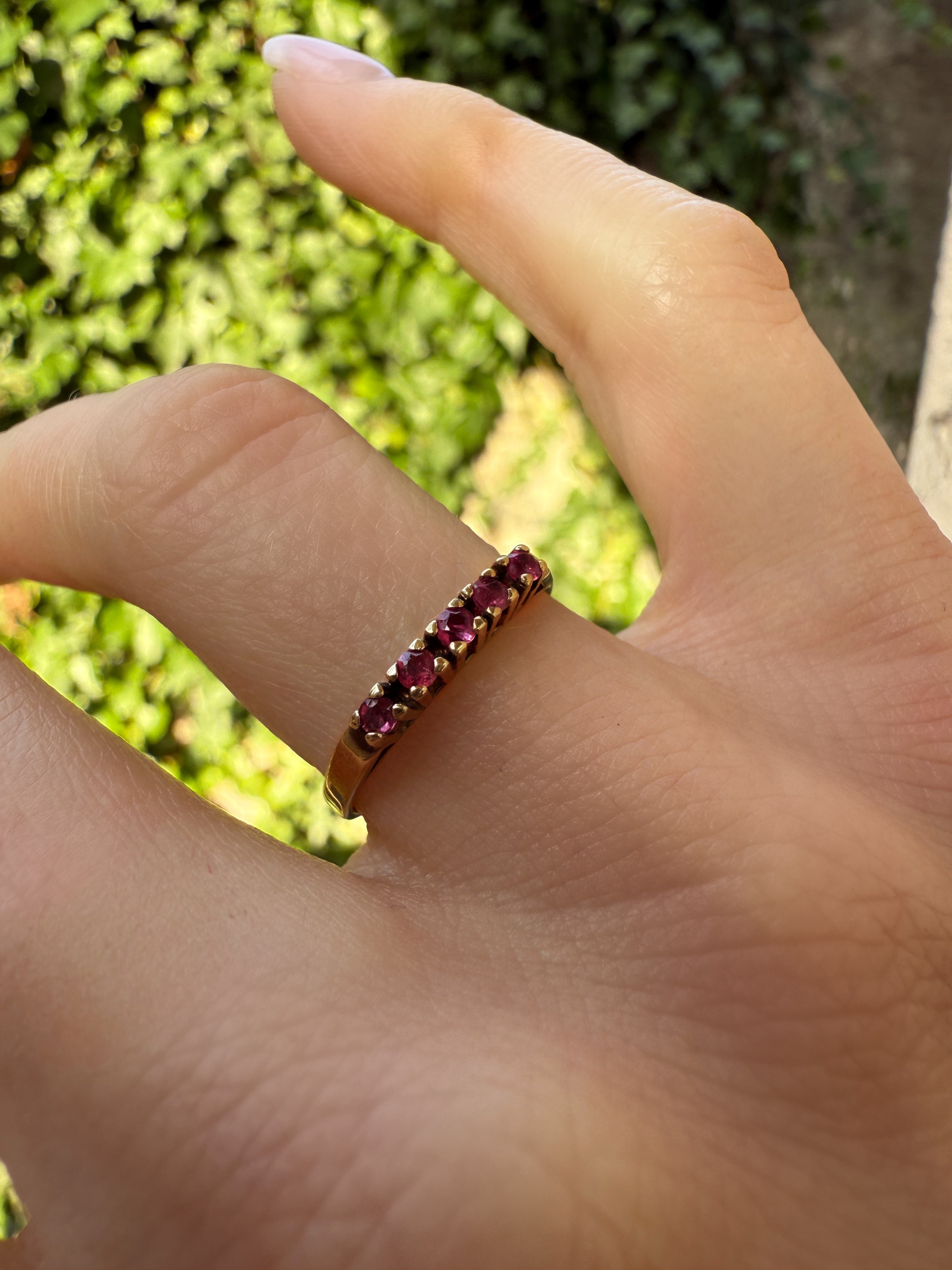 #567 8k Ring mit 6 Rubinen - RG 53