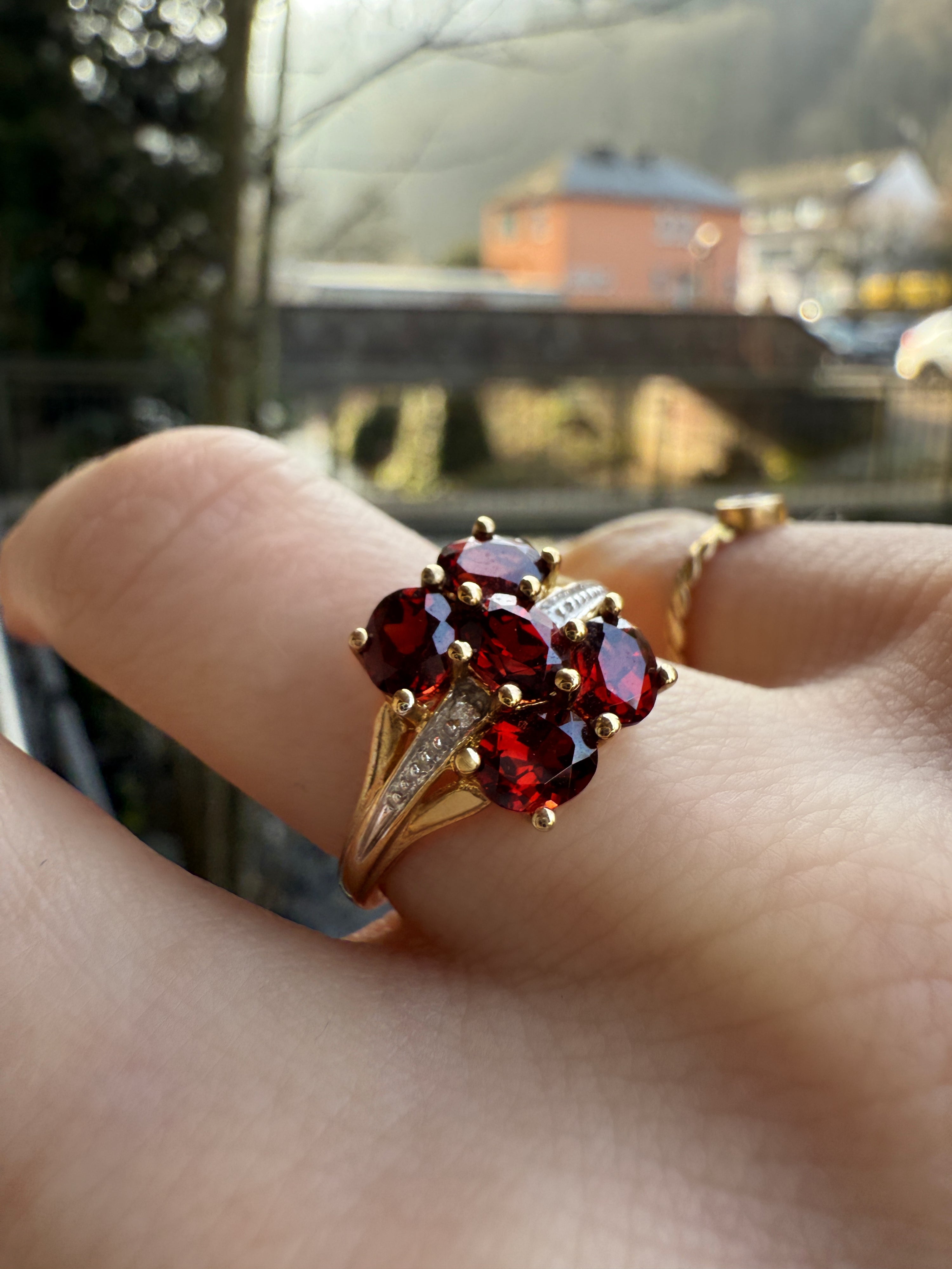 #559 9k Ring mit 5 Granaten & 2 Diamanten - RG 53