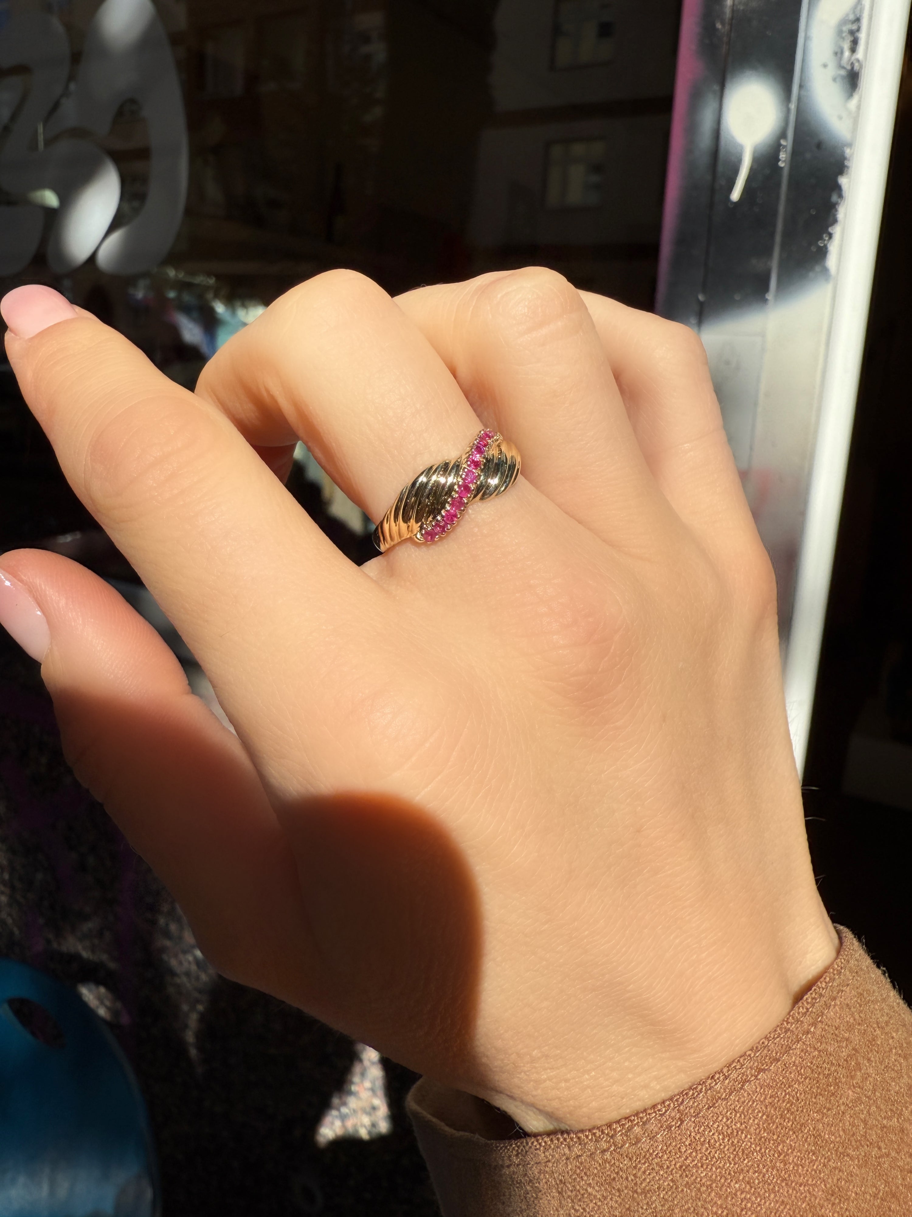 #134 9k Ring mit Rubinen - RG 56