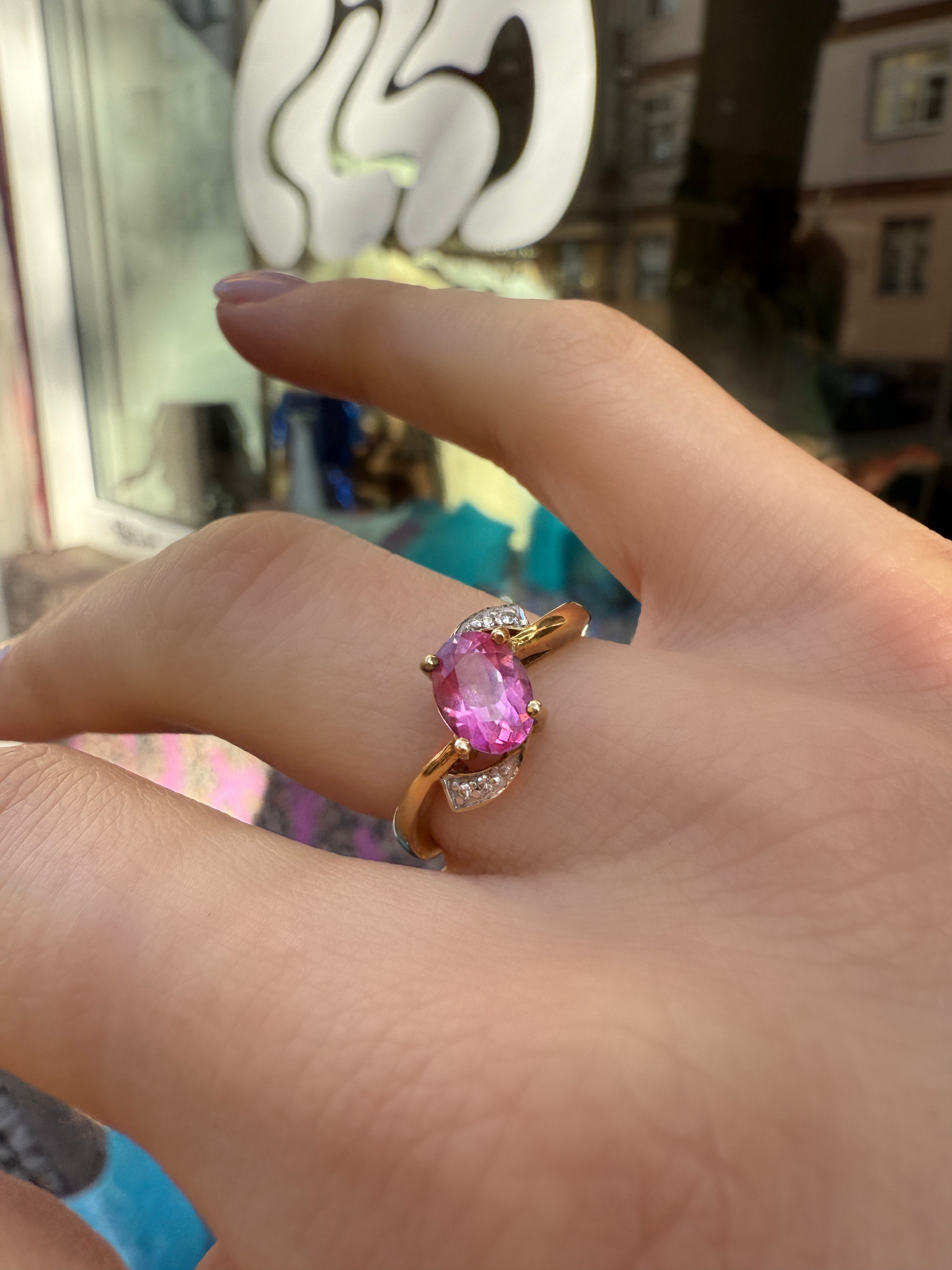 #676 9k Ring mit Topas & 4 Diamanten - RG 51