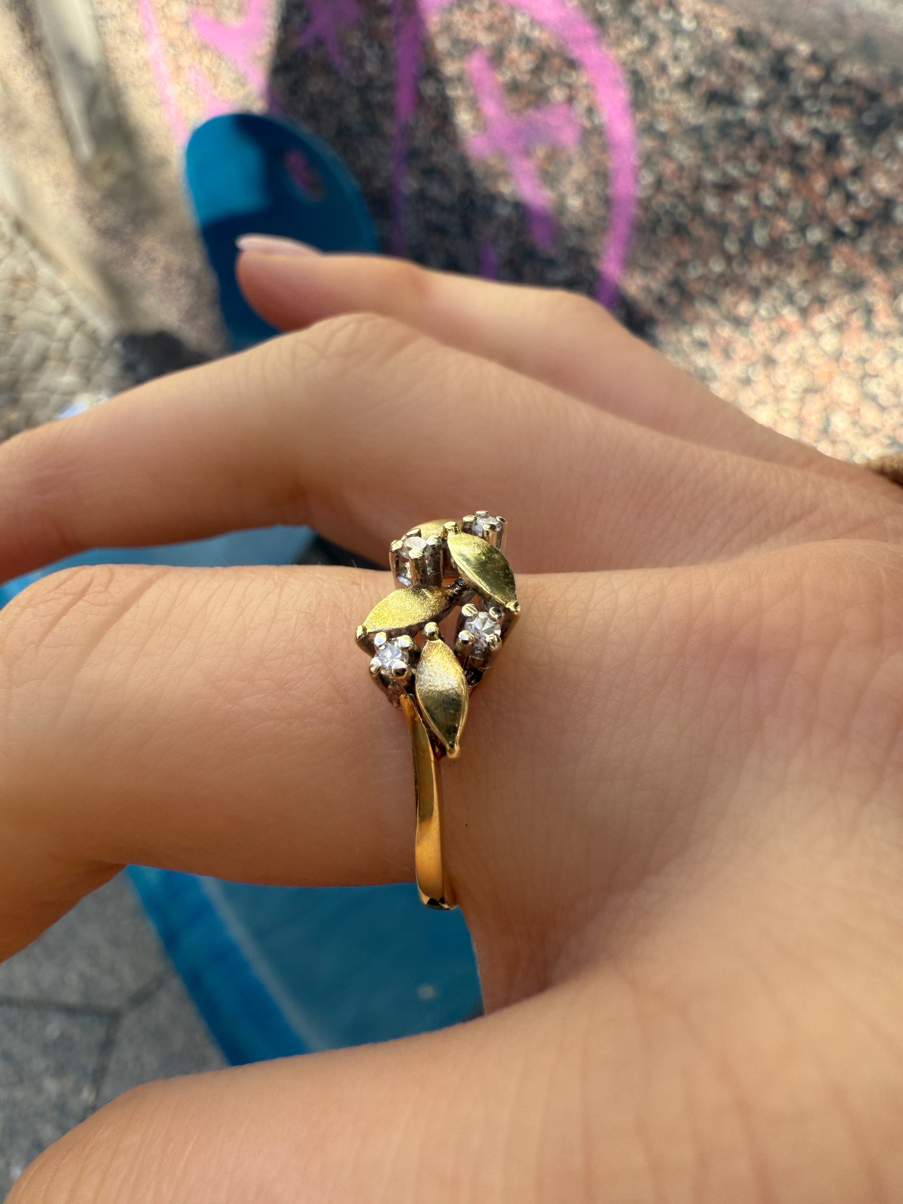 #667 Massiver 14k Ring 4 Diamanten - RG 54