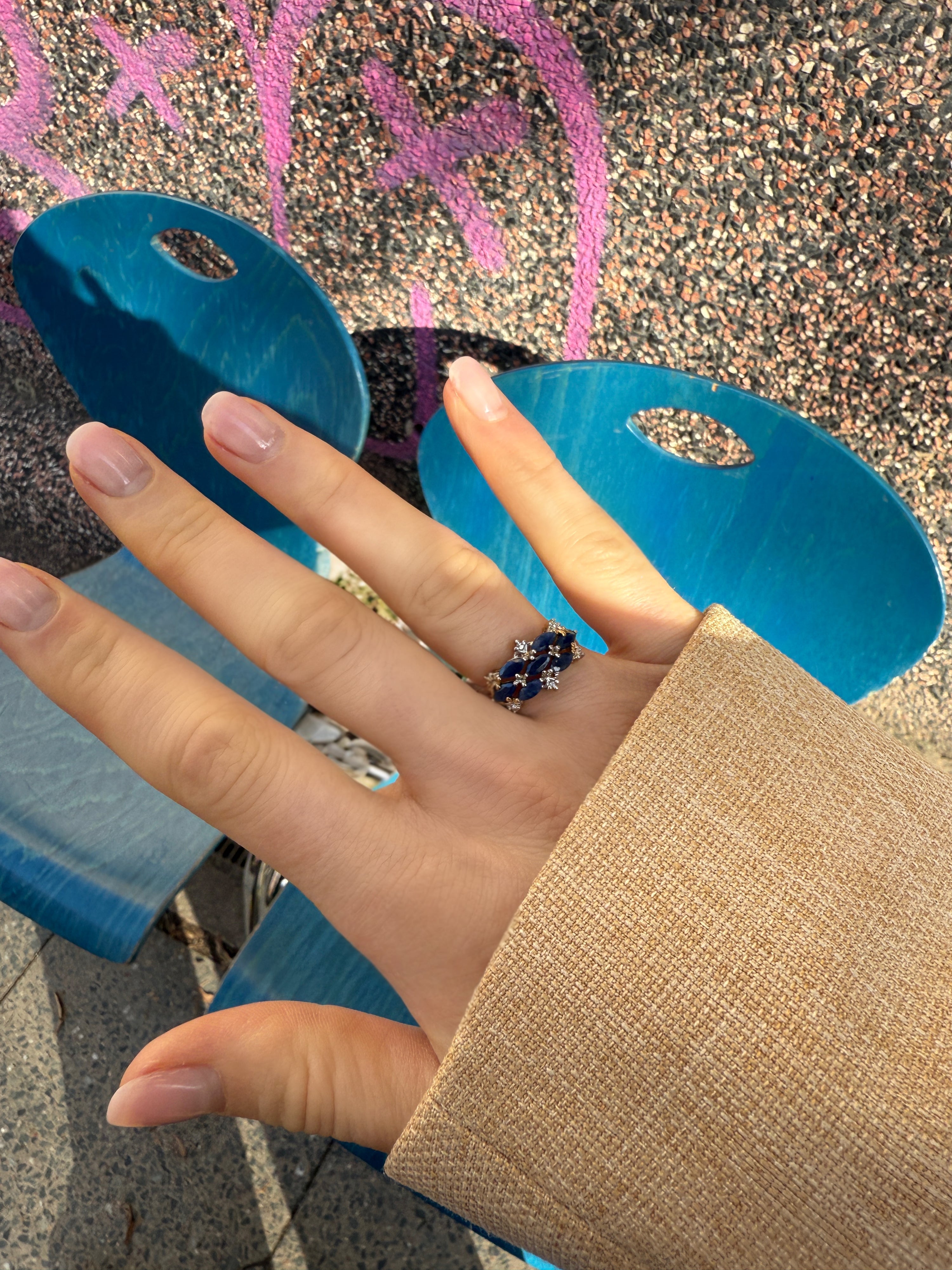 #654 9k Ring mit 7 Saphiren & 2 Diamanten - RG 53