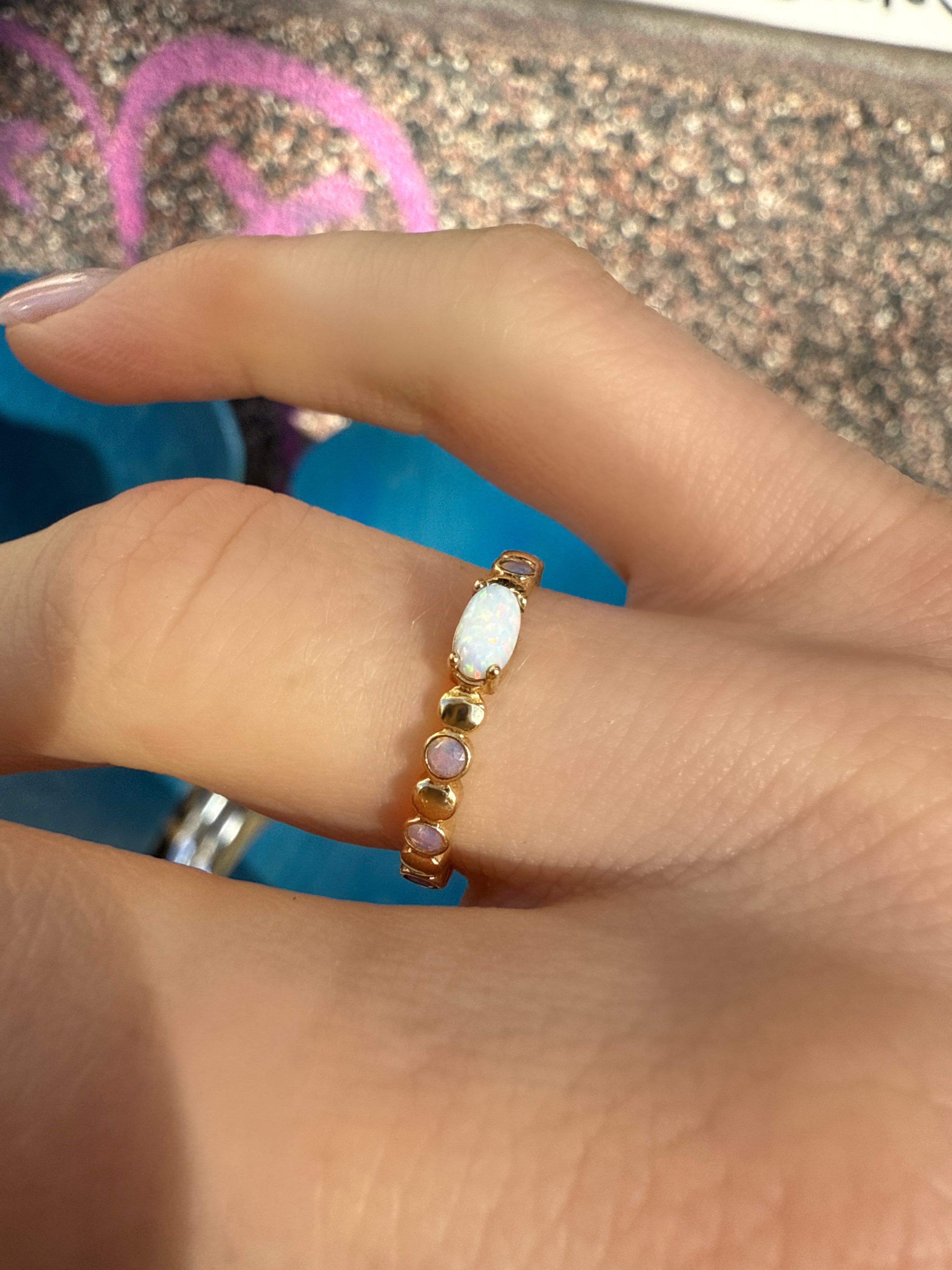 #668 14k Ring mit 7 Opalen - RG 51