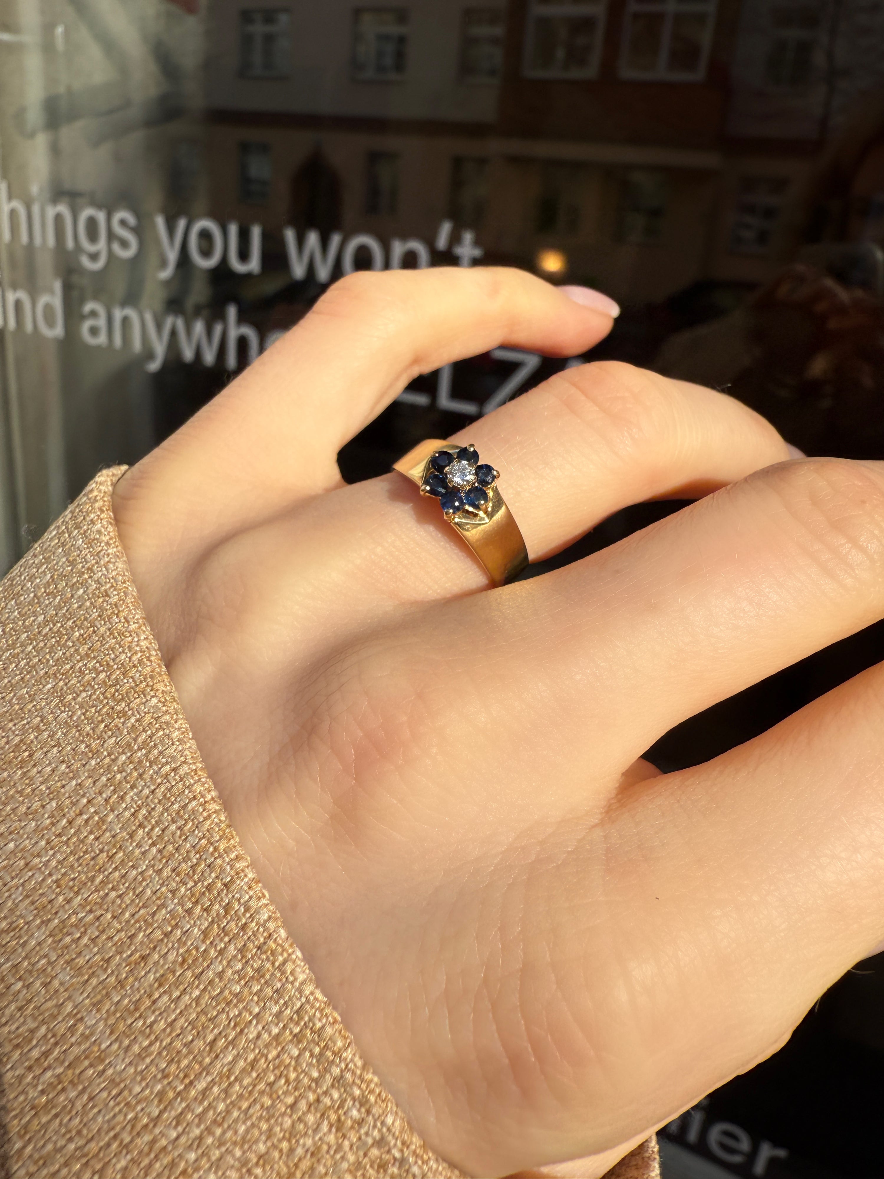 #665 Massiver 14k Ring mit 6 Saphiren & Diamant - RG 51