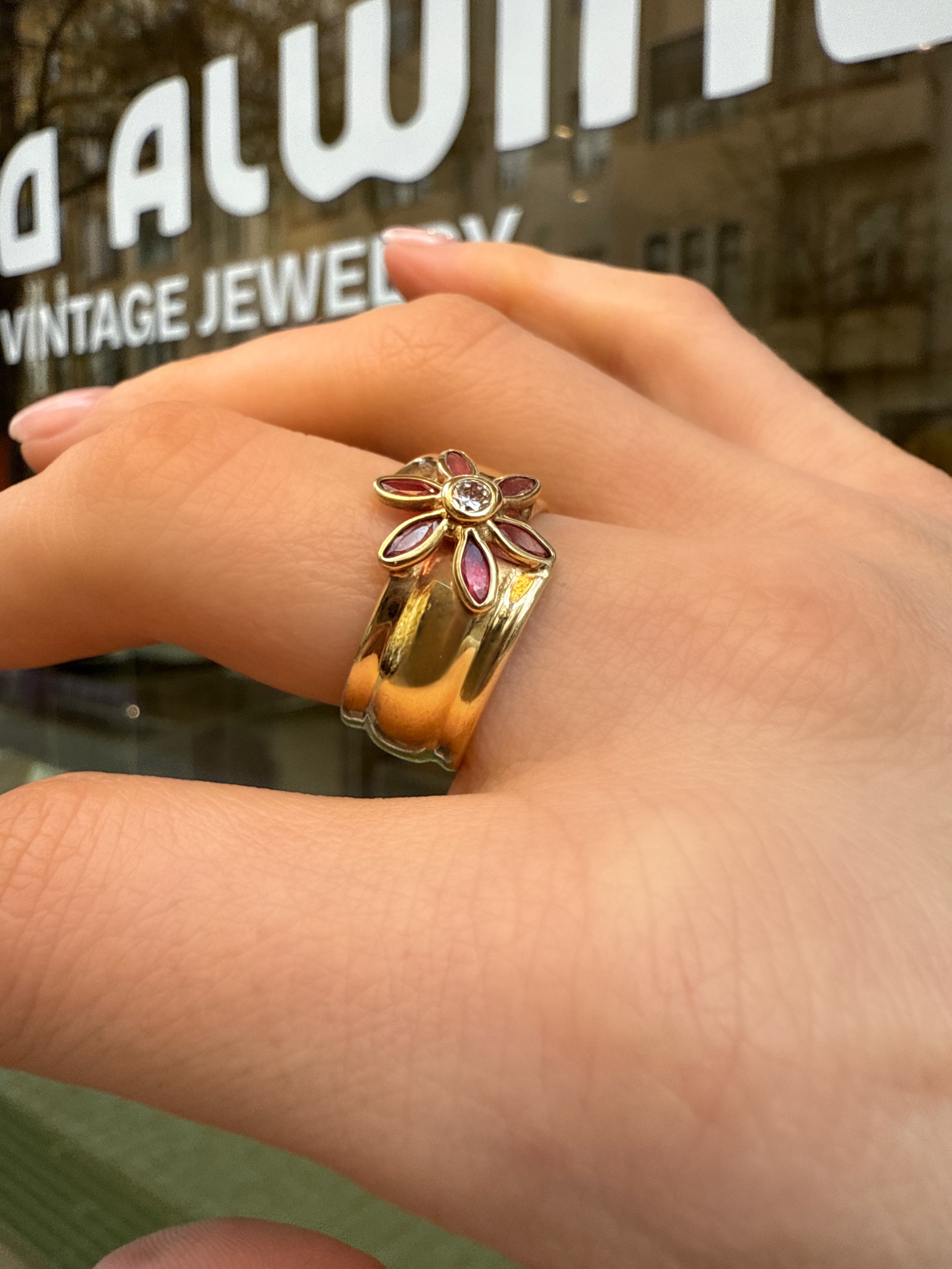 #796 8k Ring mit Rubinen & Diamant - RG 59