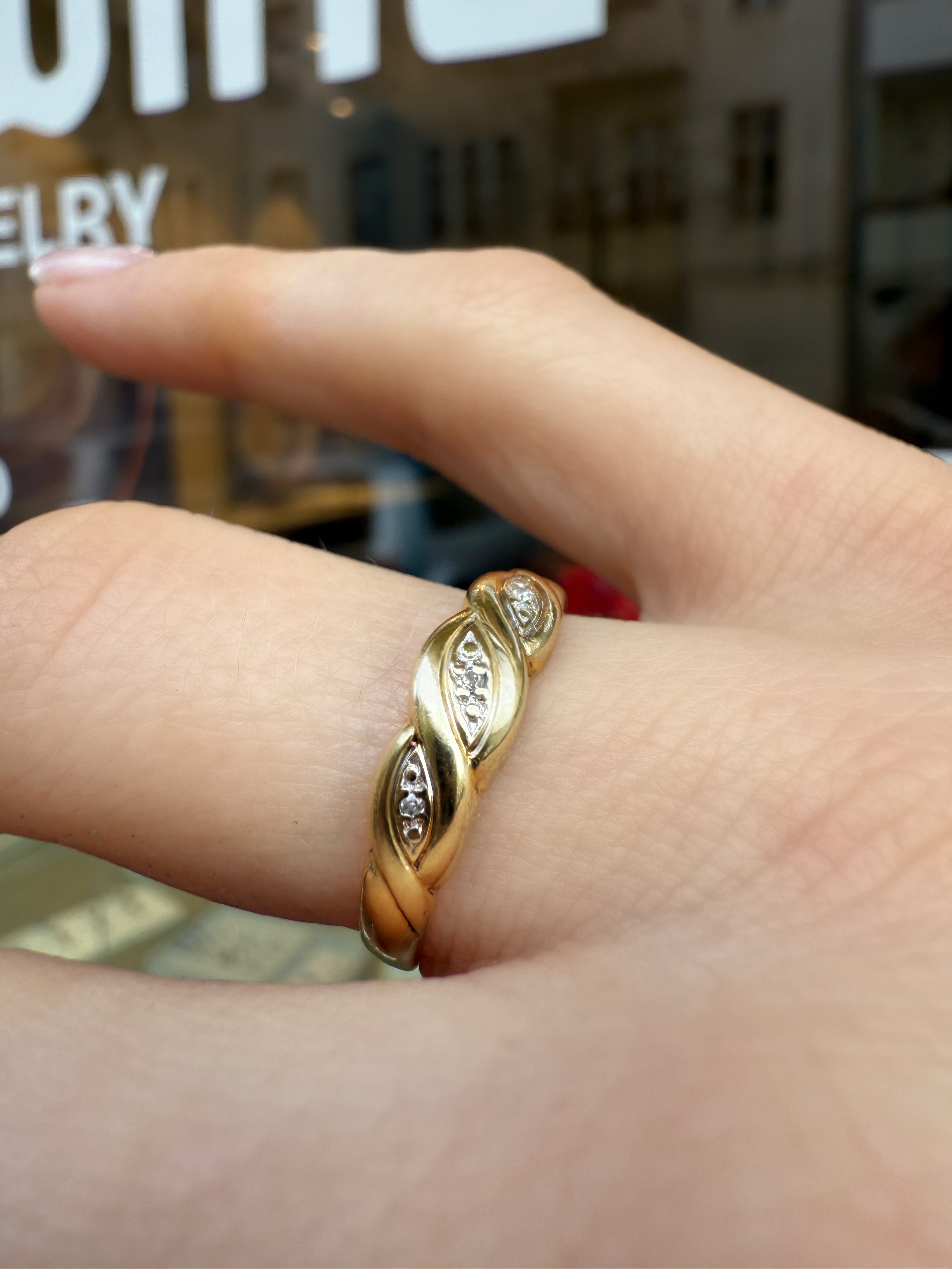 #806 8k Ring mit 3 Diamanten - RG 53