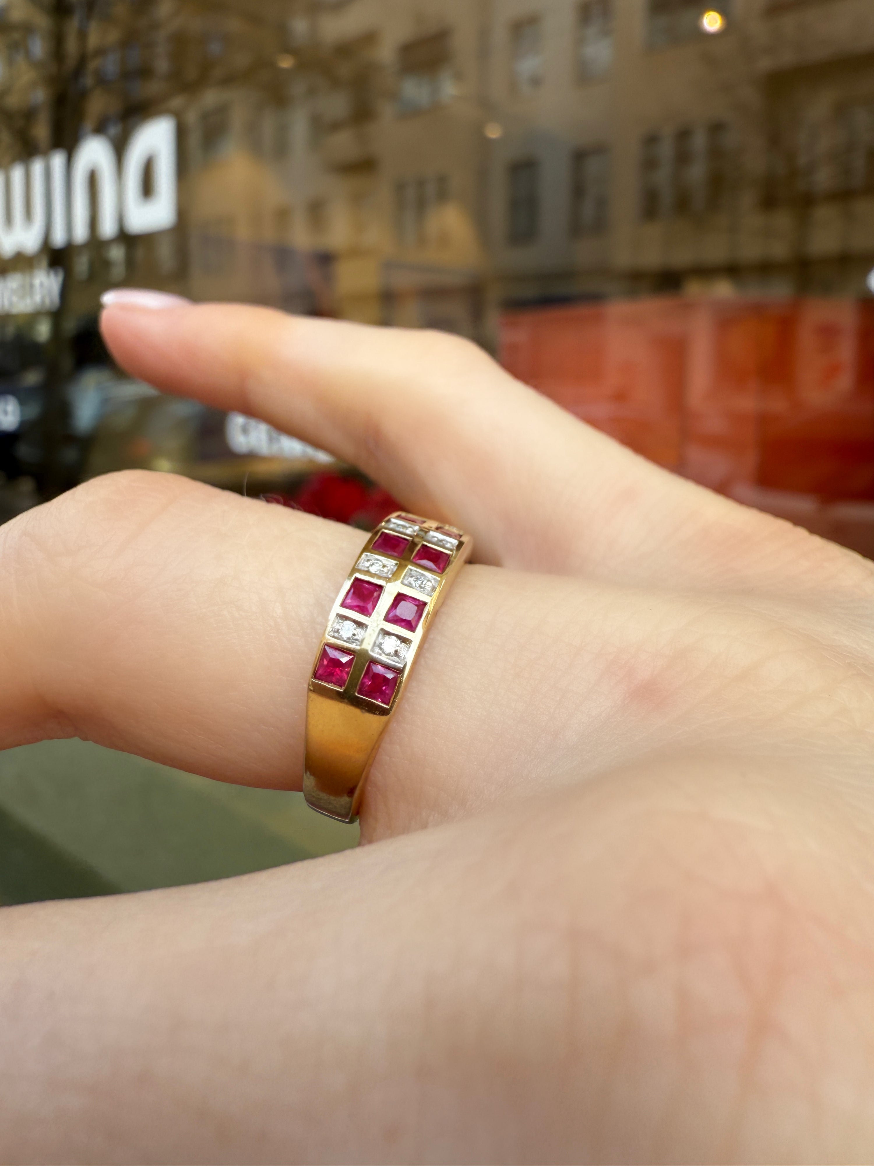 #805 9k Ring mit 10 Rubinen & 8 Diamanten - RG 52.5