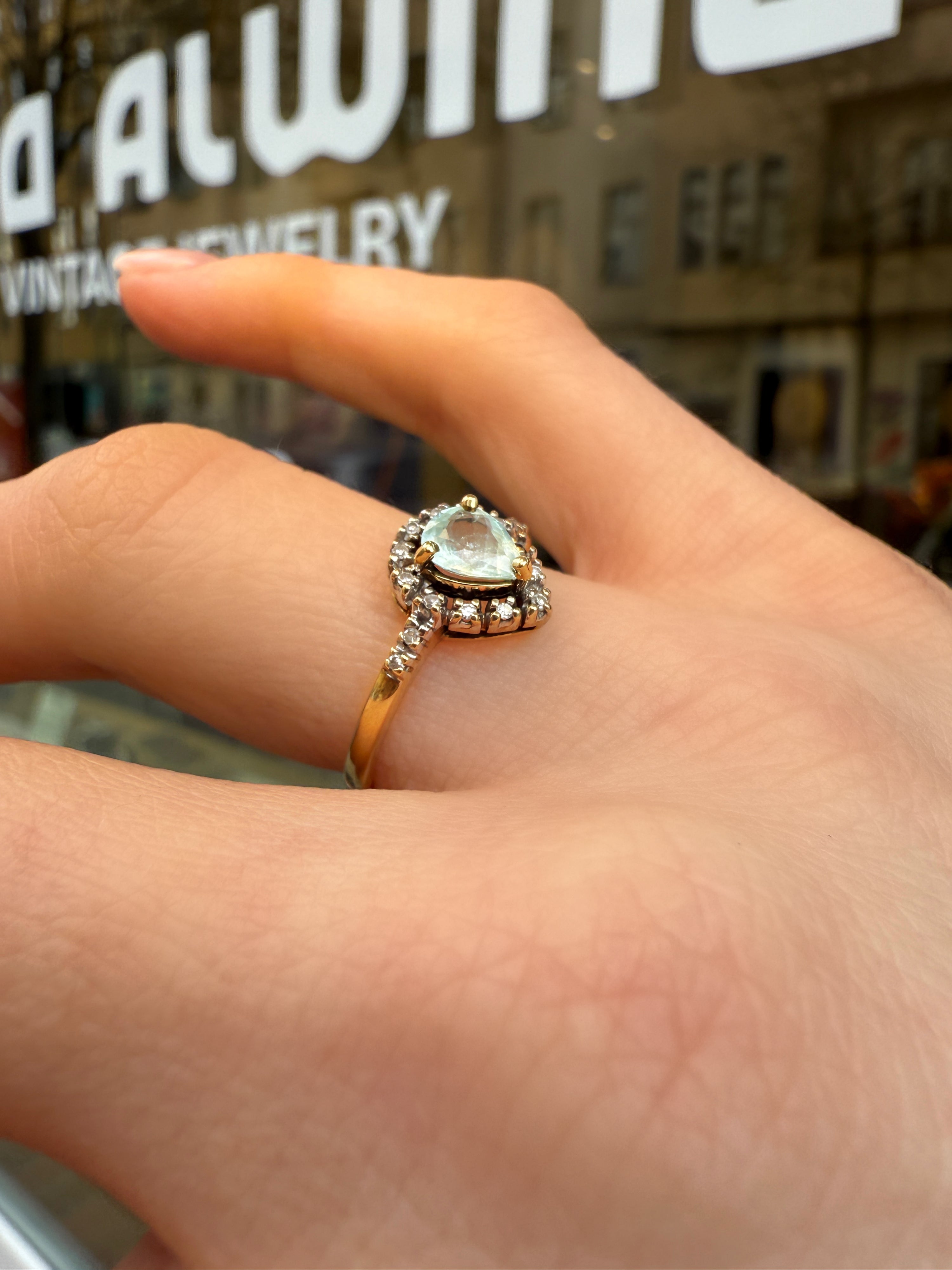 #839 9k Ring mit Paraiba Turmalin & 16 Diamanten - RG 54