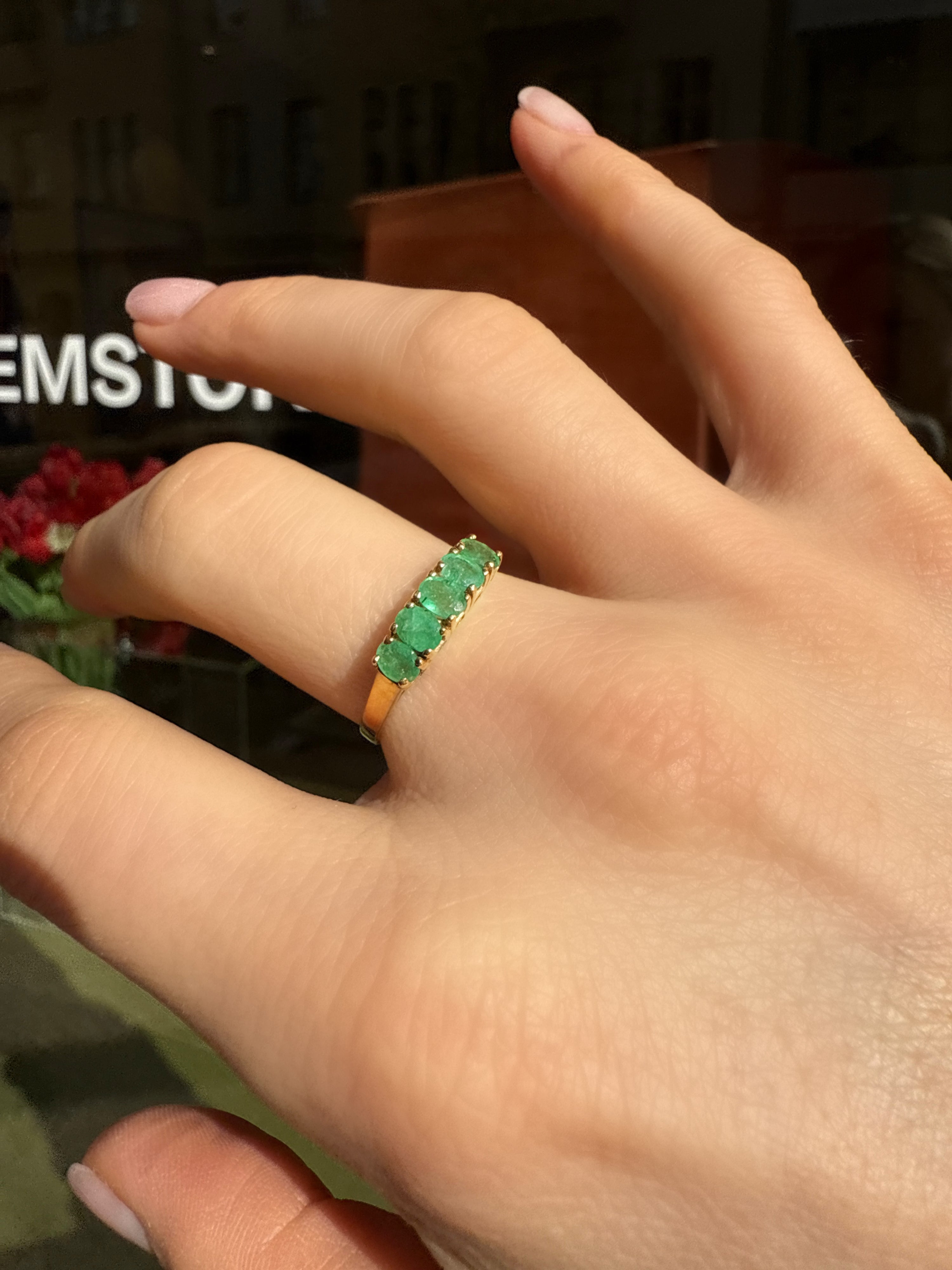 #813 9k Ring mit 5 Smaragden - RG 57