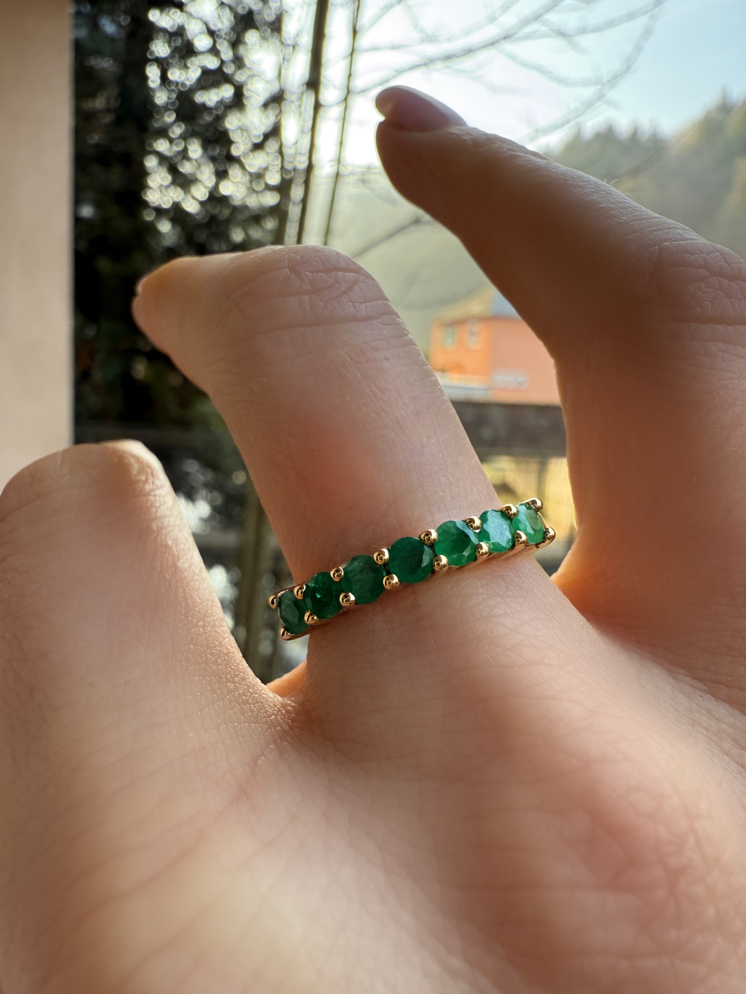 #557 9k Ring mit 7 Smaragden - RG 56