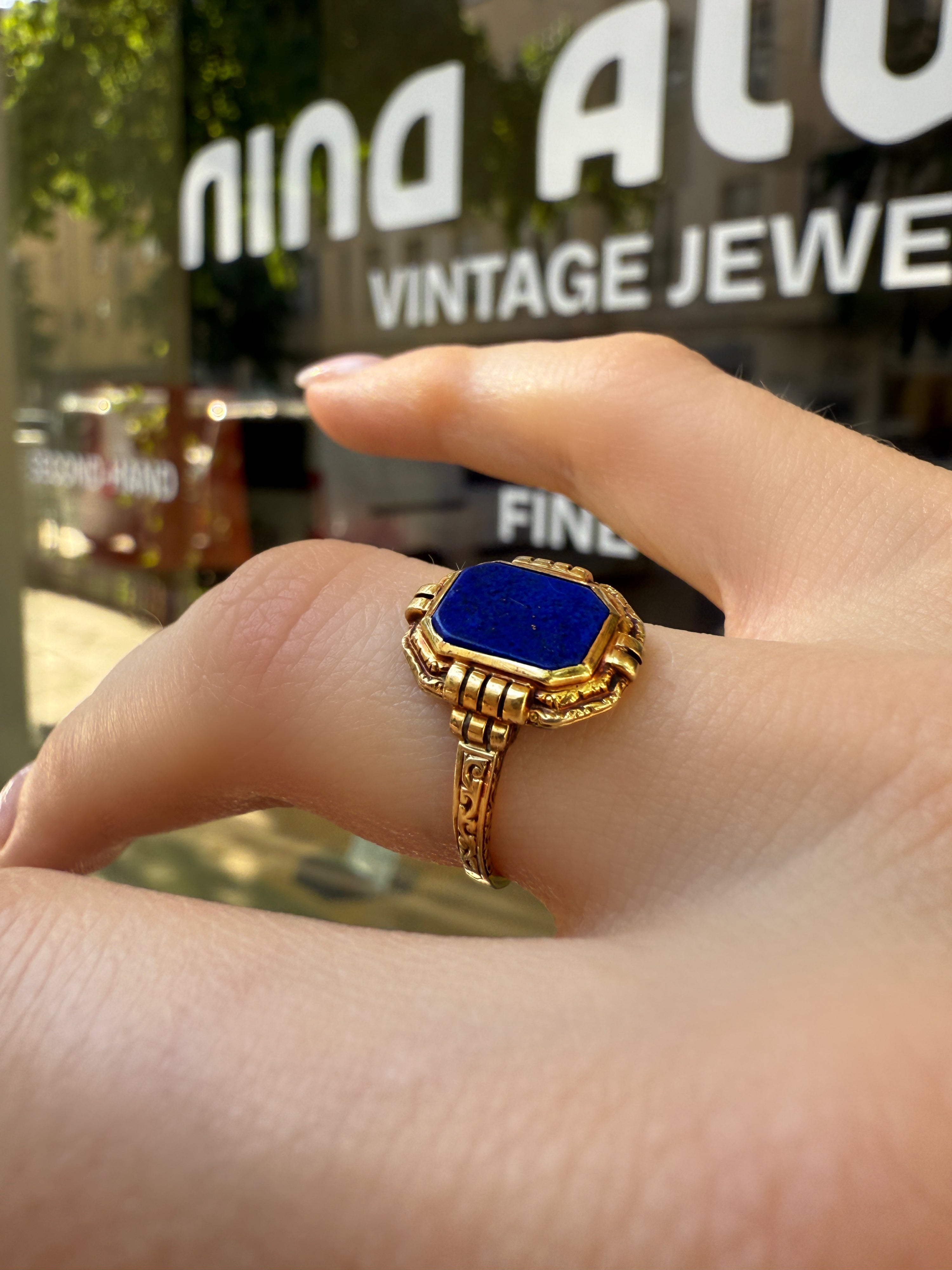 #1105 14k Ring with Lapis Lazuli - US 6