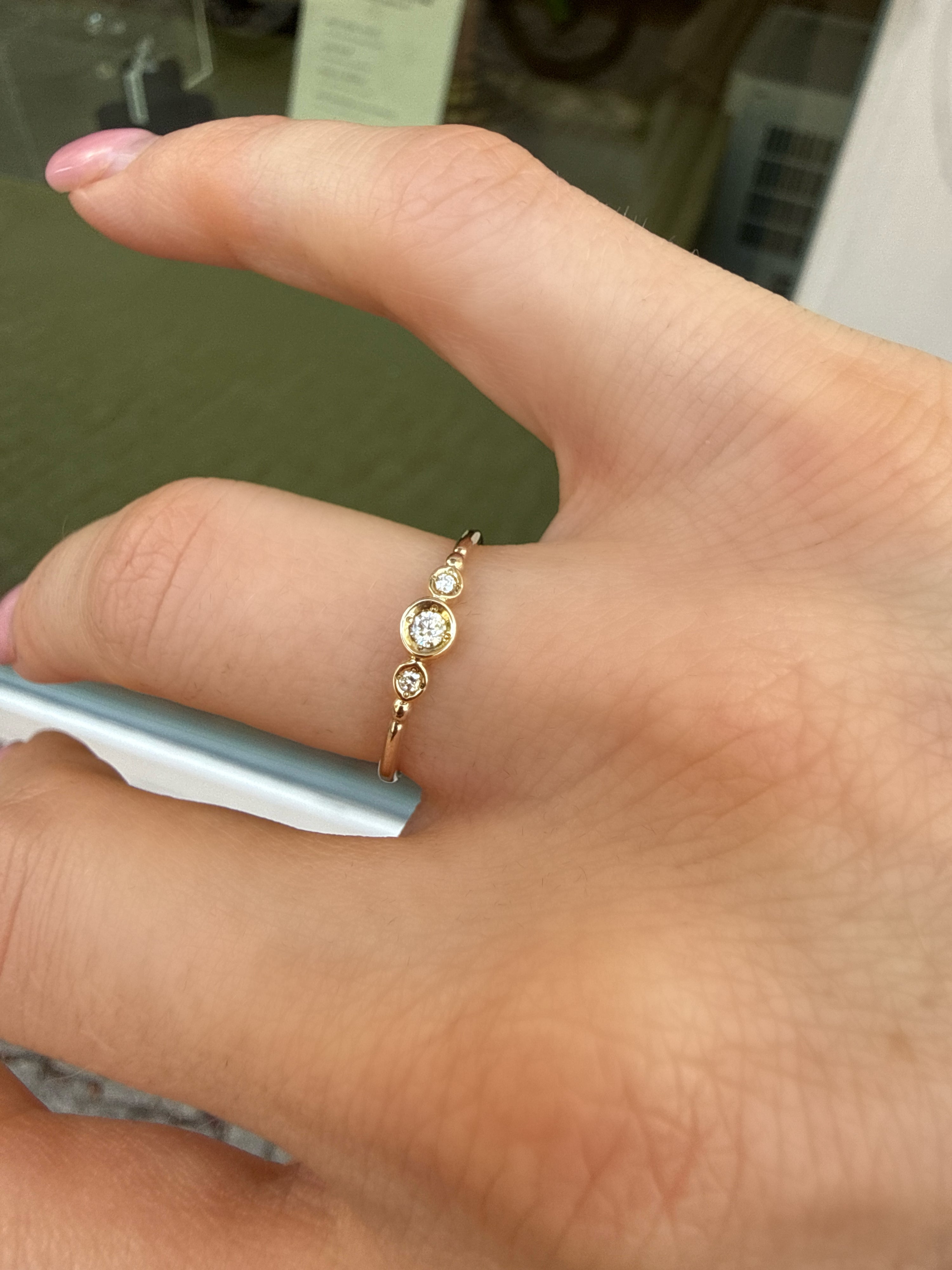 #1355 10k Ring mit 3 Diamanten - RG 51
