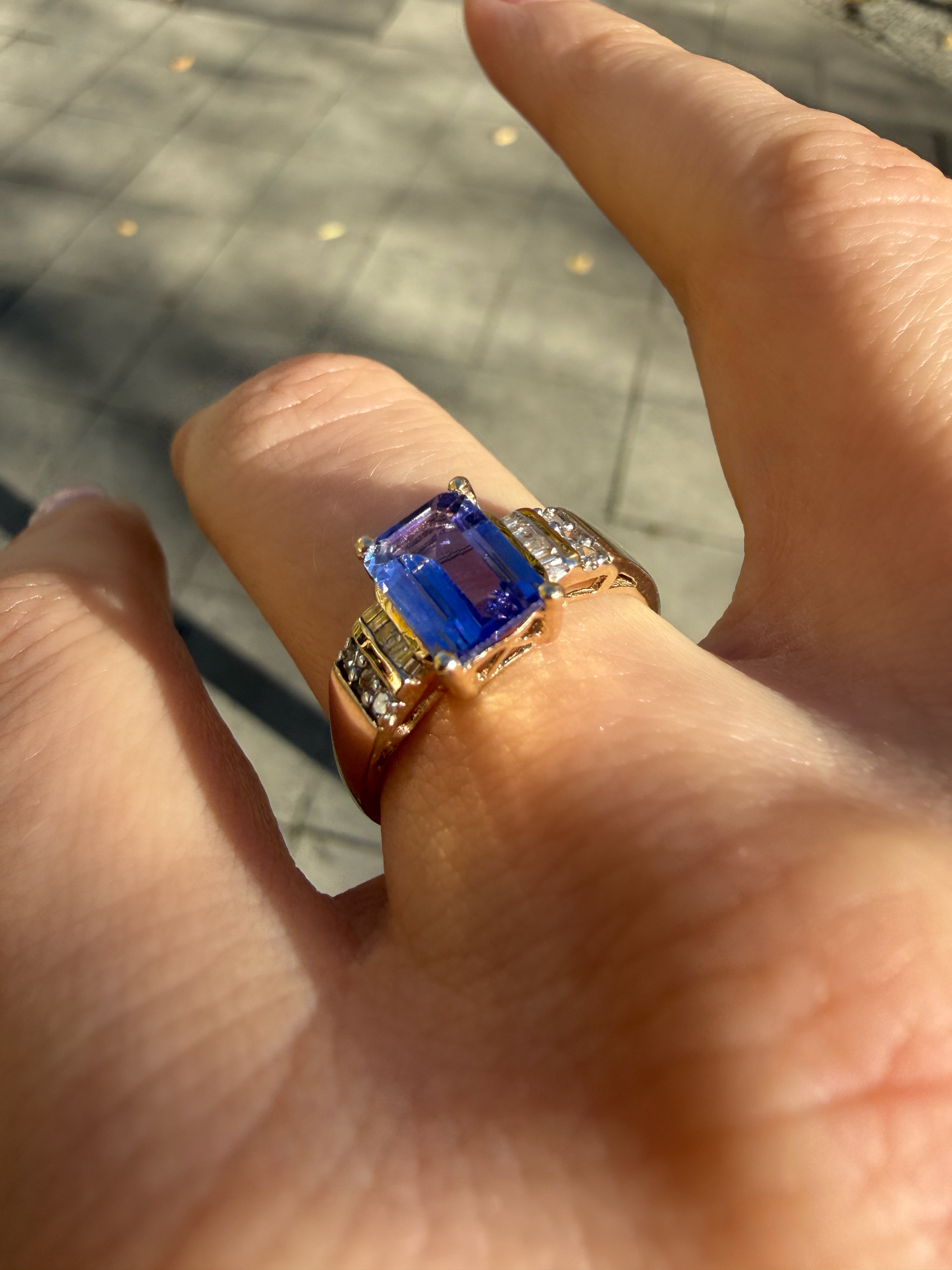 #1432 9k Ring mit Tansanit & Diamanten - RG 56
