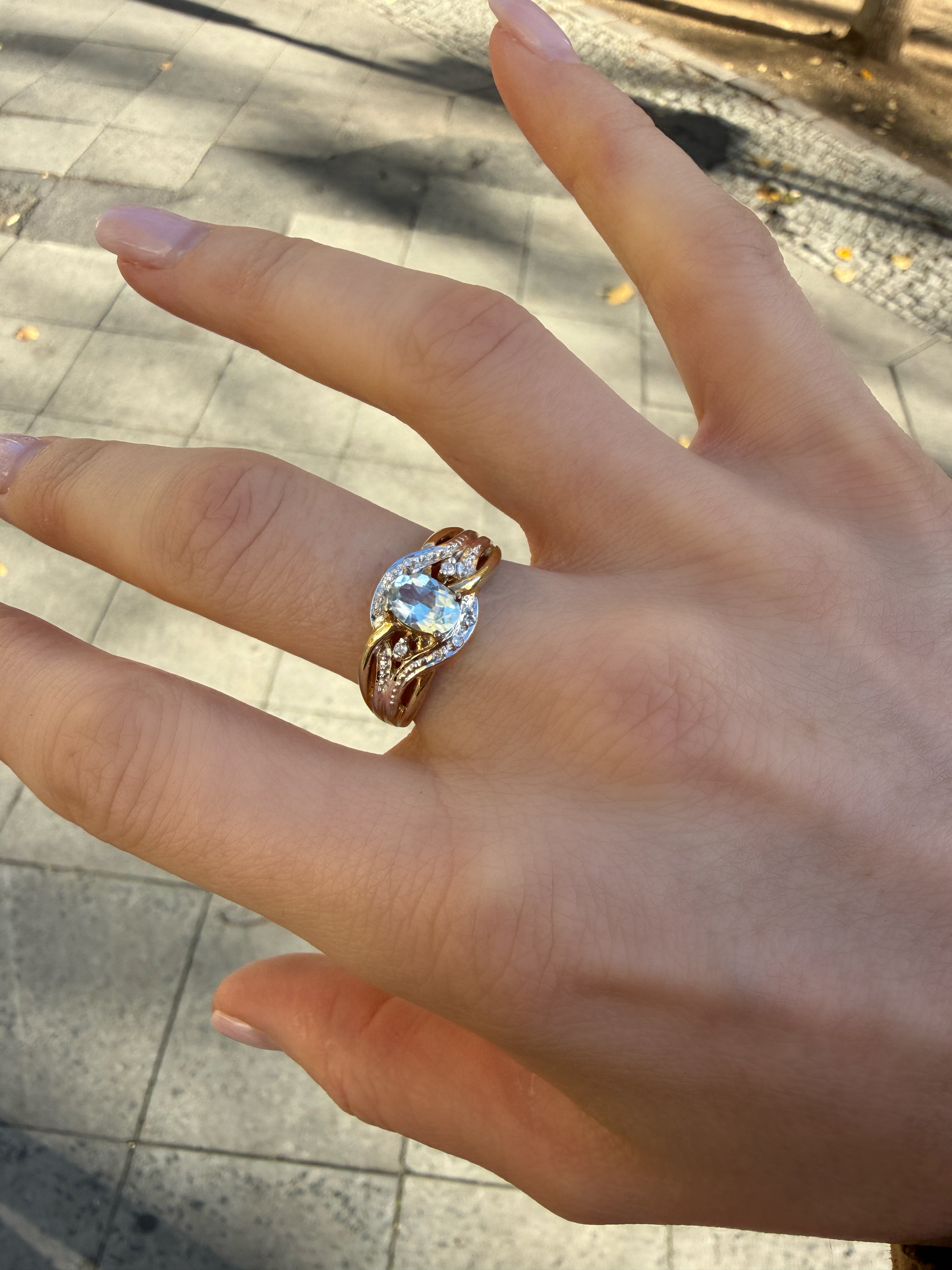 #1431 8k Ring mit Blautopas & Diamanten - RG 58