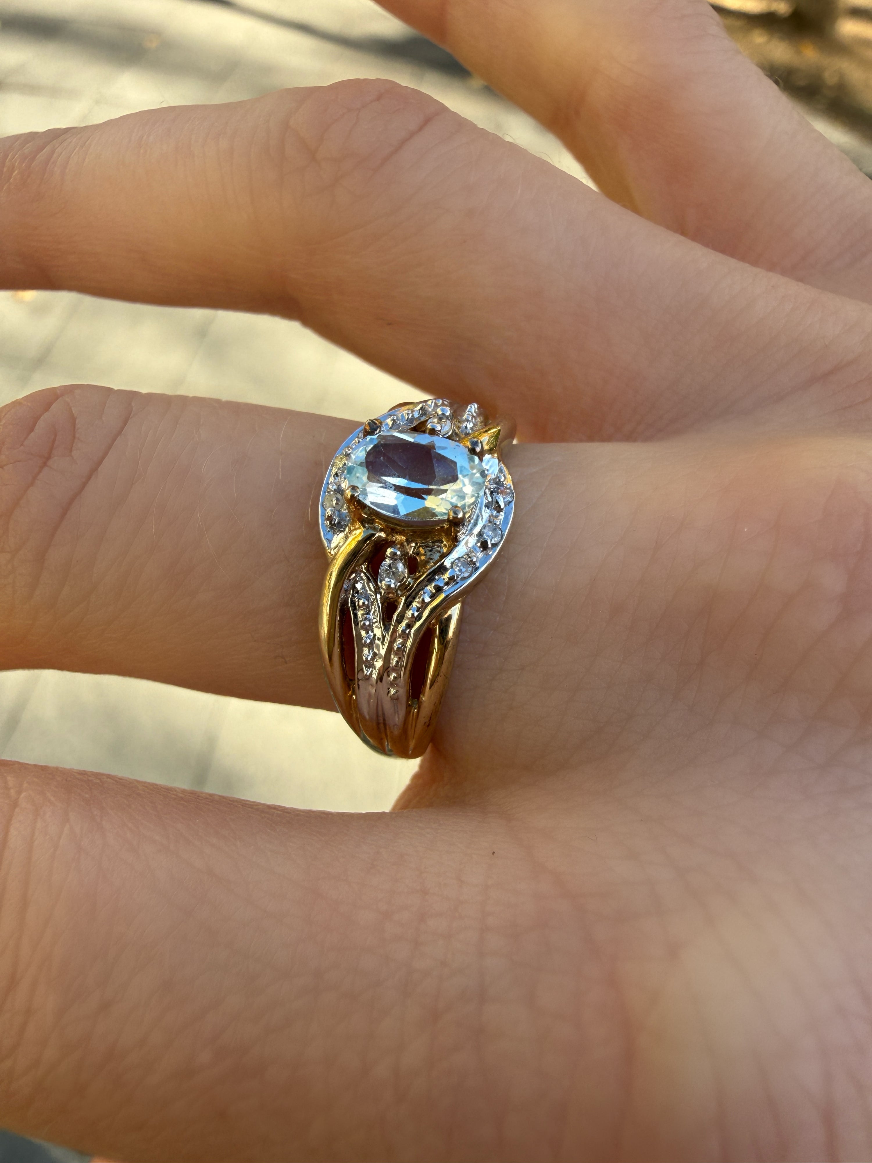 #1431 8k Ring mit Blautopas & Diamanten - RG 58