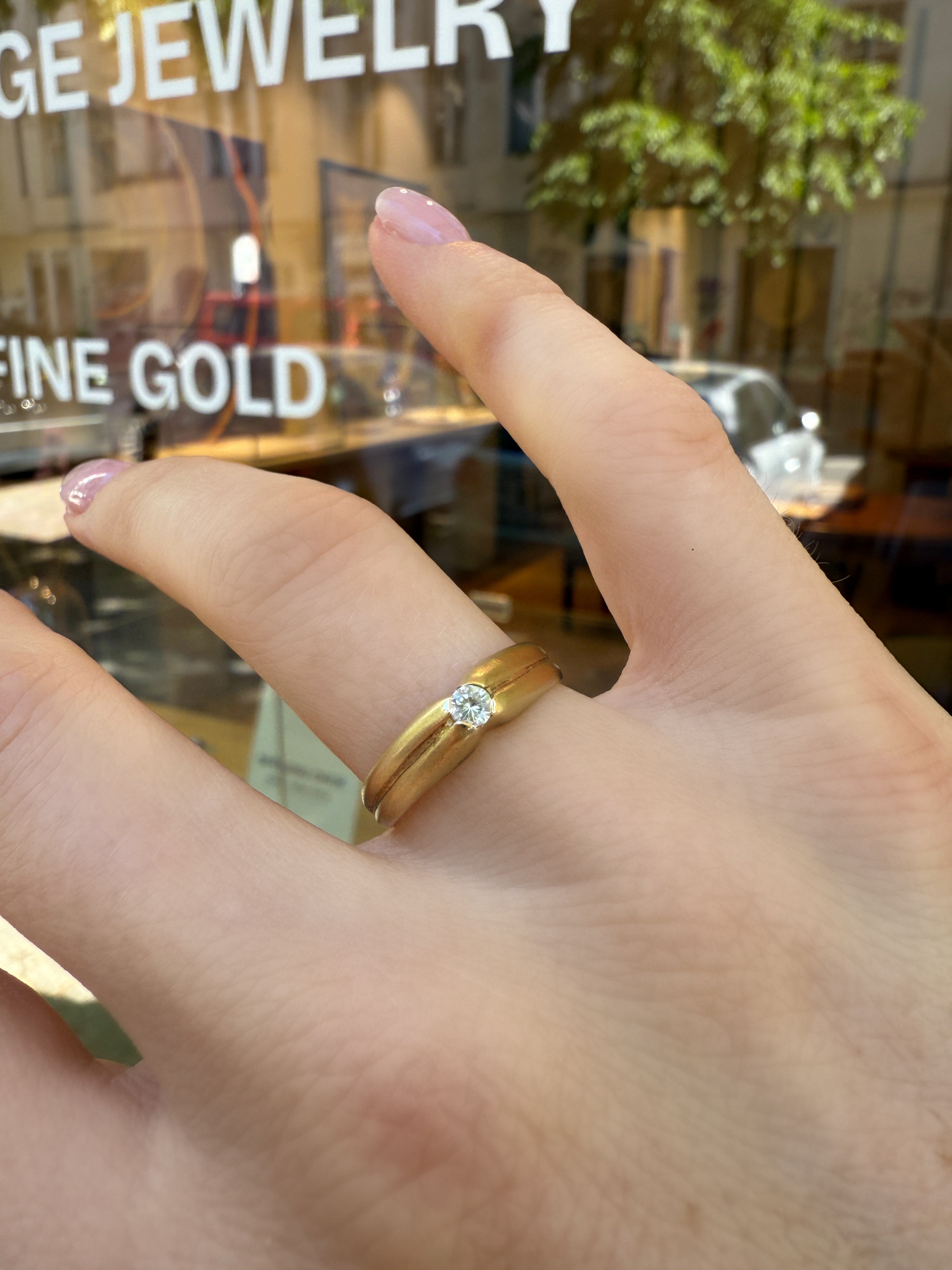 #1023 Massiver 14k Ring mit weißem Saphir - RG 55