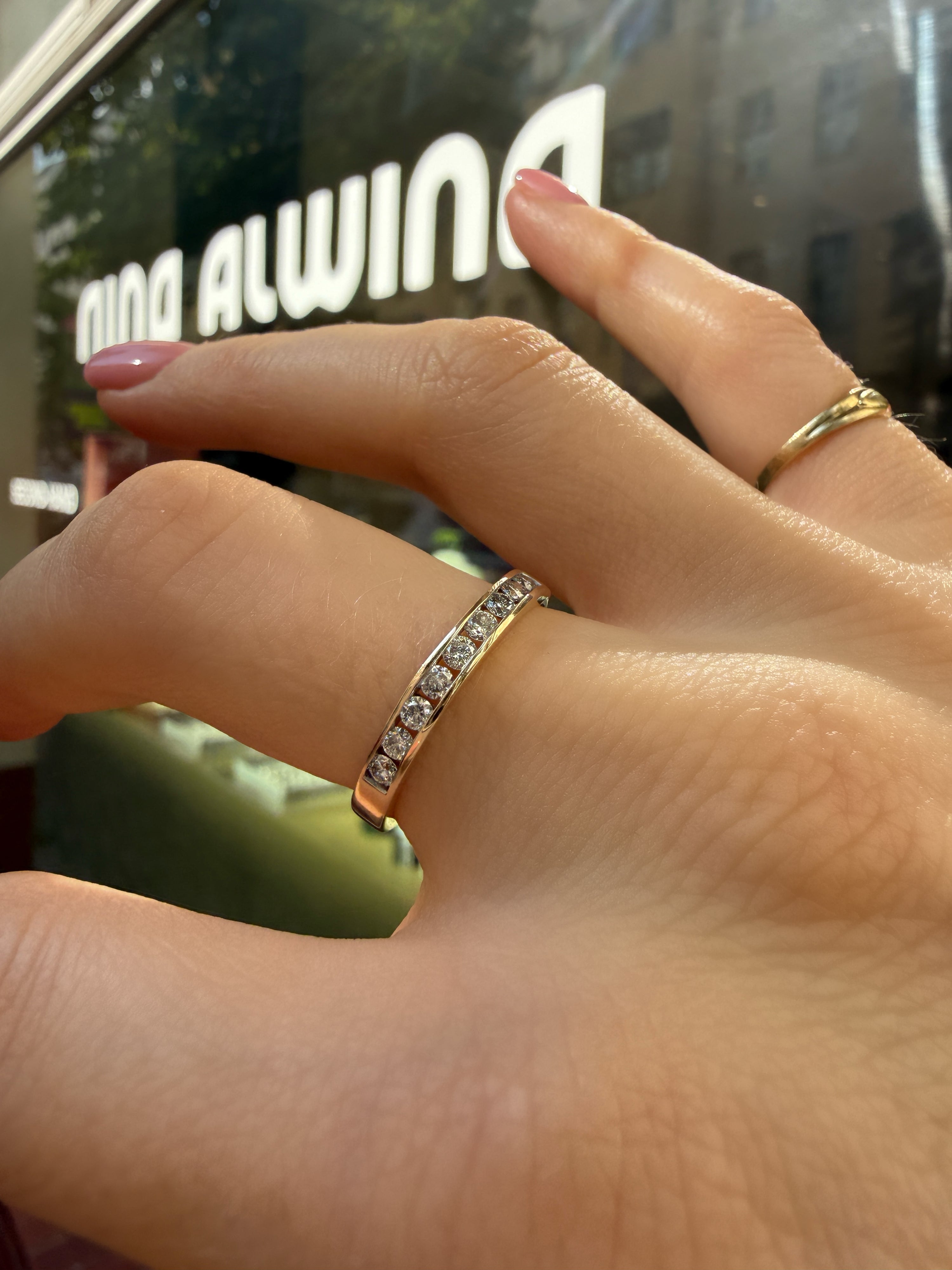 #1304 Massiver 9k Ring mit 9 Diamanten - RG 57