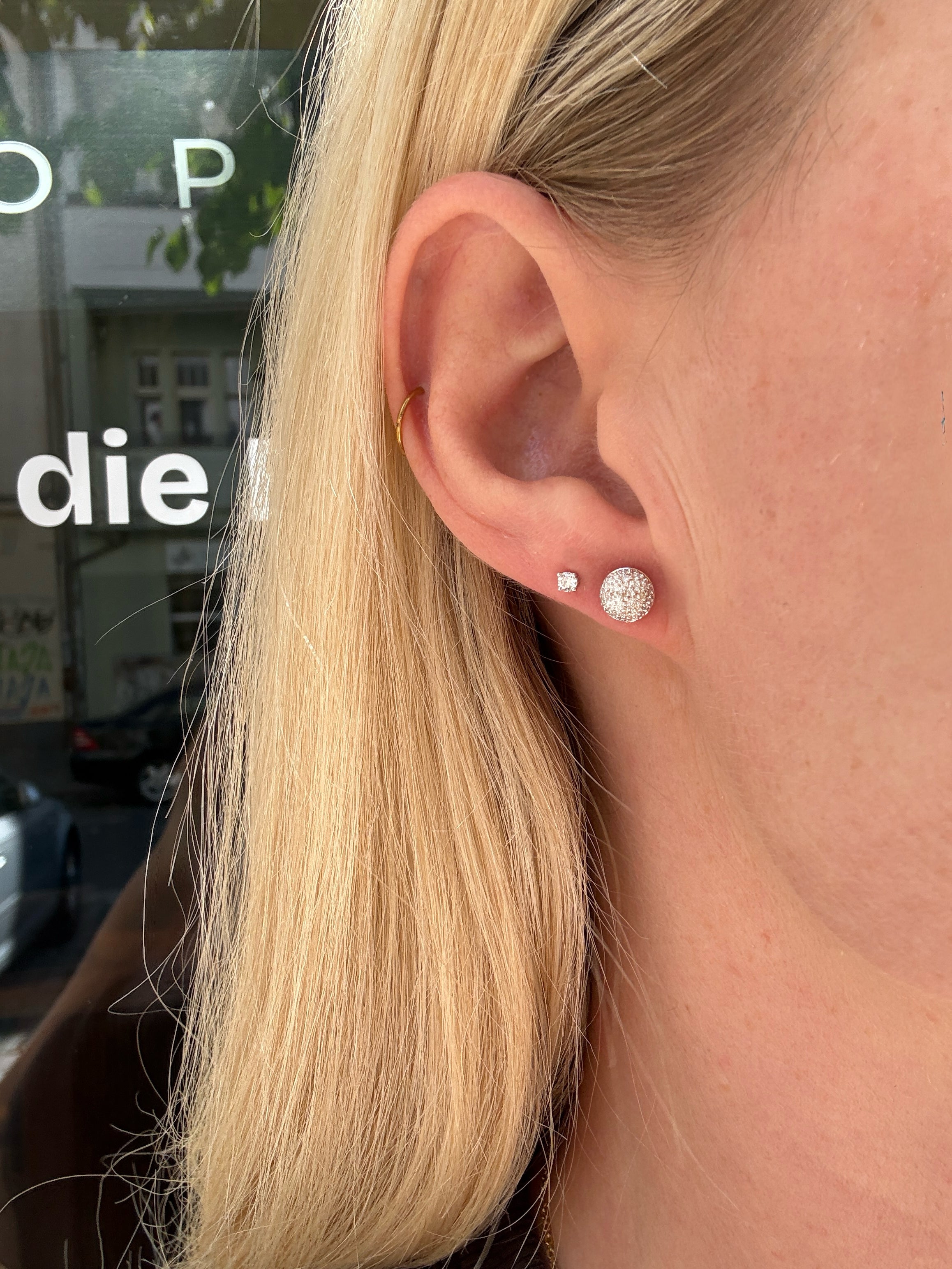 #1294 9k Ohrringe mit 10 Diamanten - 0.6cm