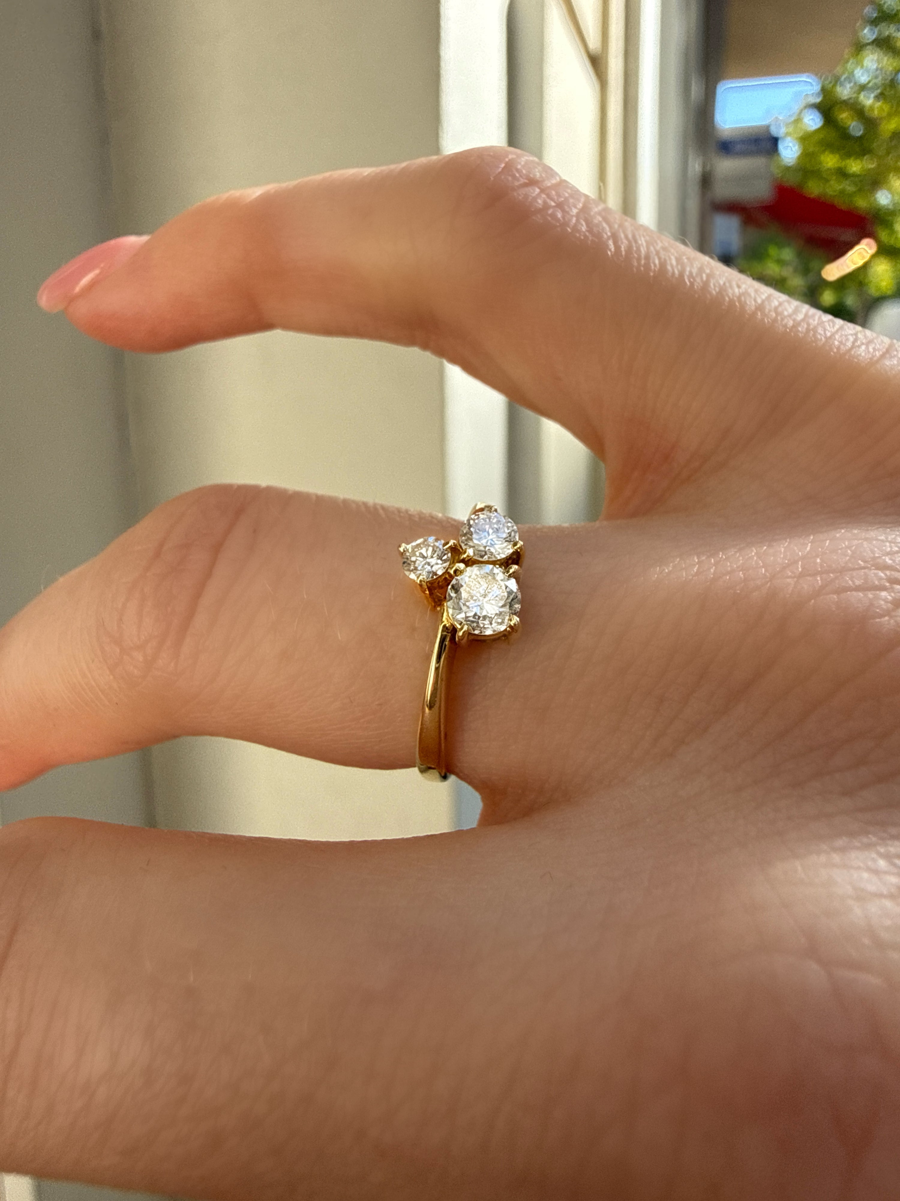 #1454 Massiver 18k Ring mit 3 Diamanten - RG 51