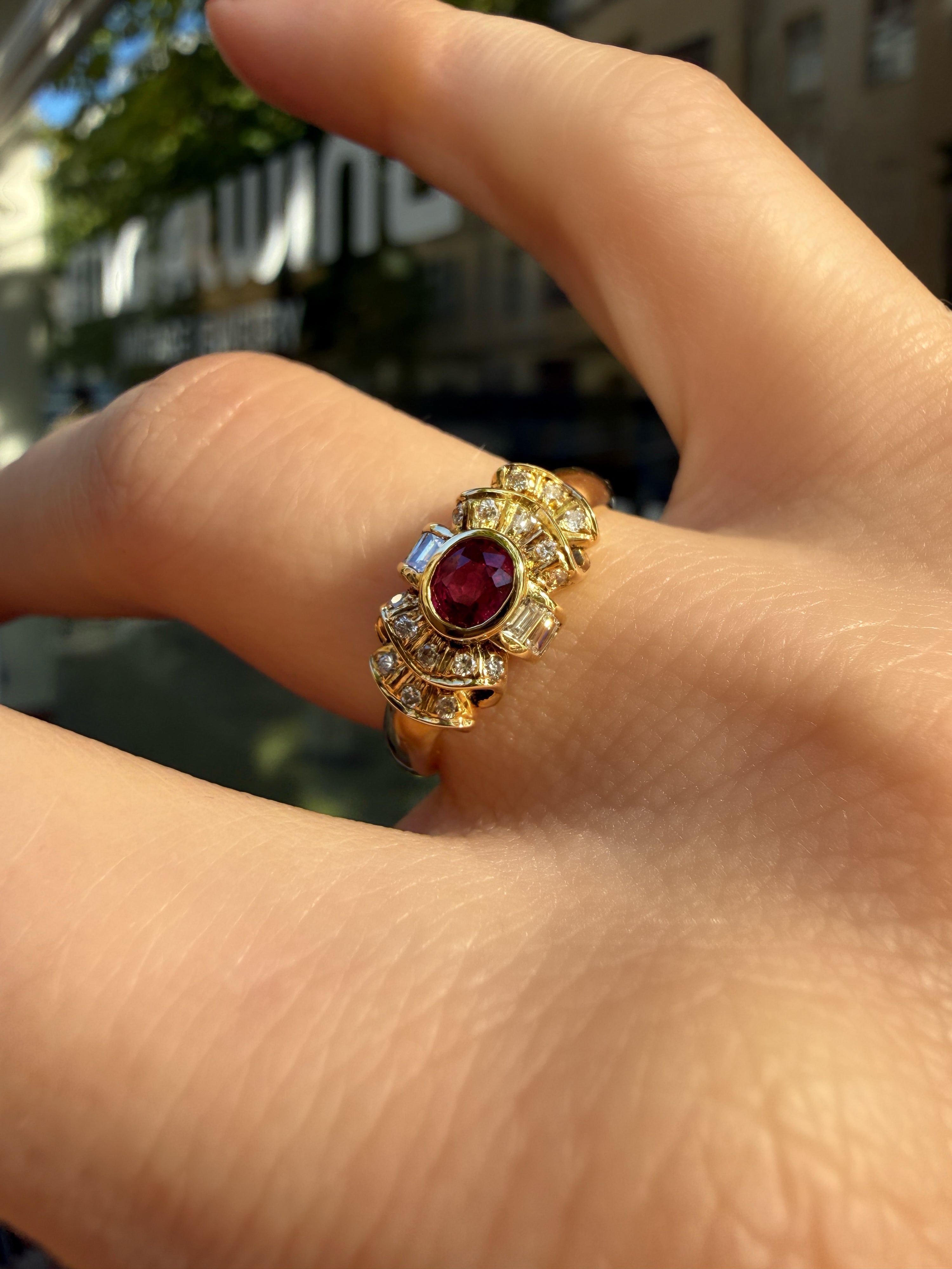 #1426 18k Ring mit Rubin & 20 Diamanten - RG 52