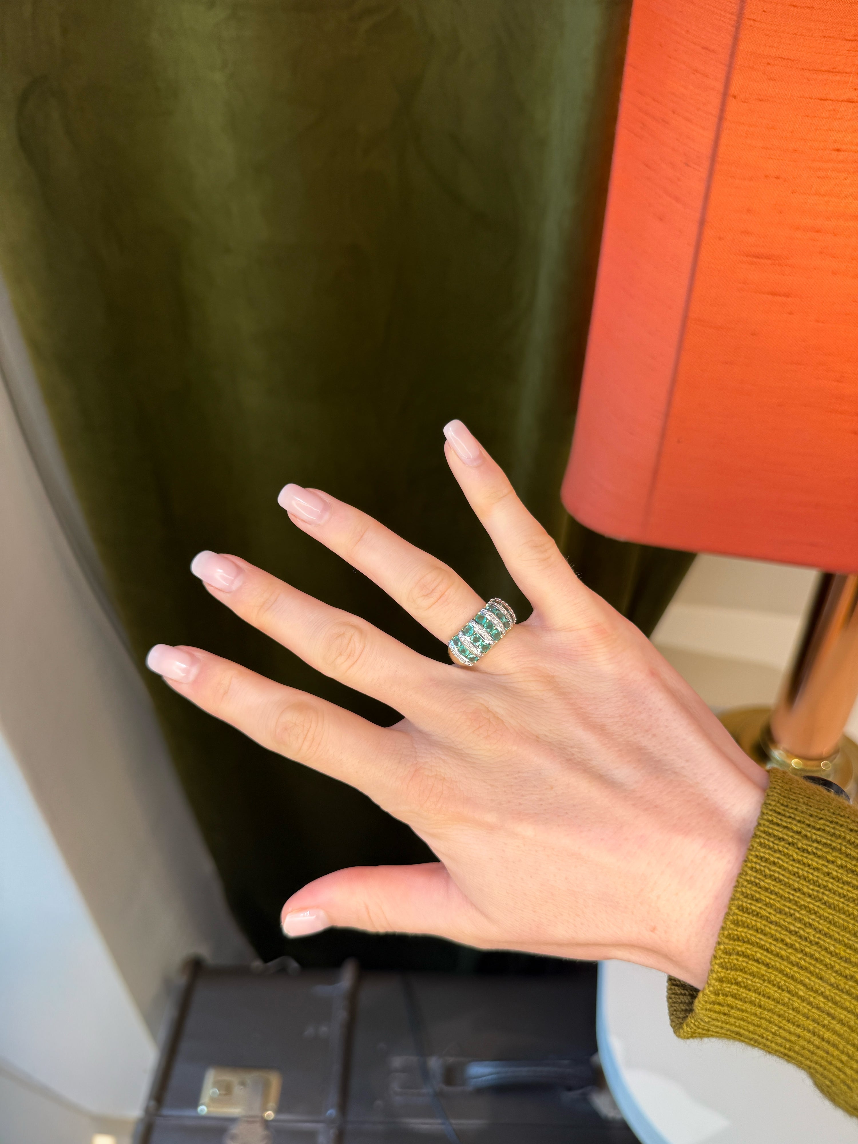 #1472 9k Ring mit 15 Smaragden & 42 Diamanten - RG 53