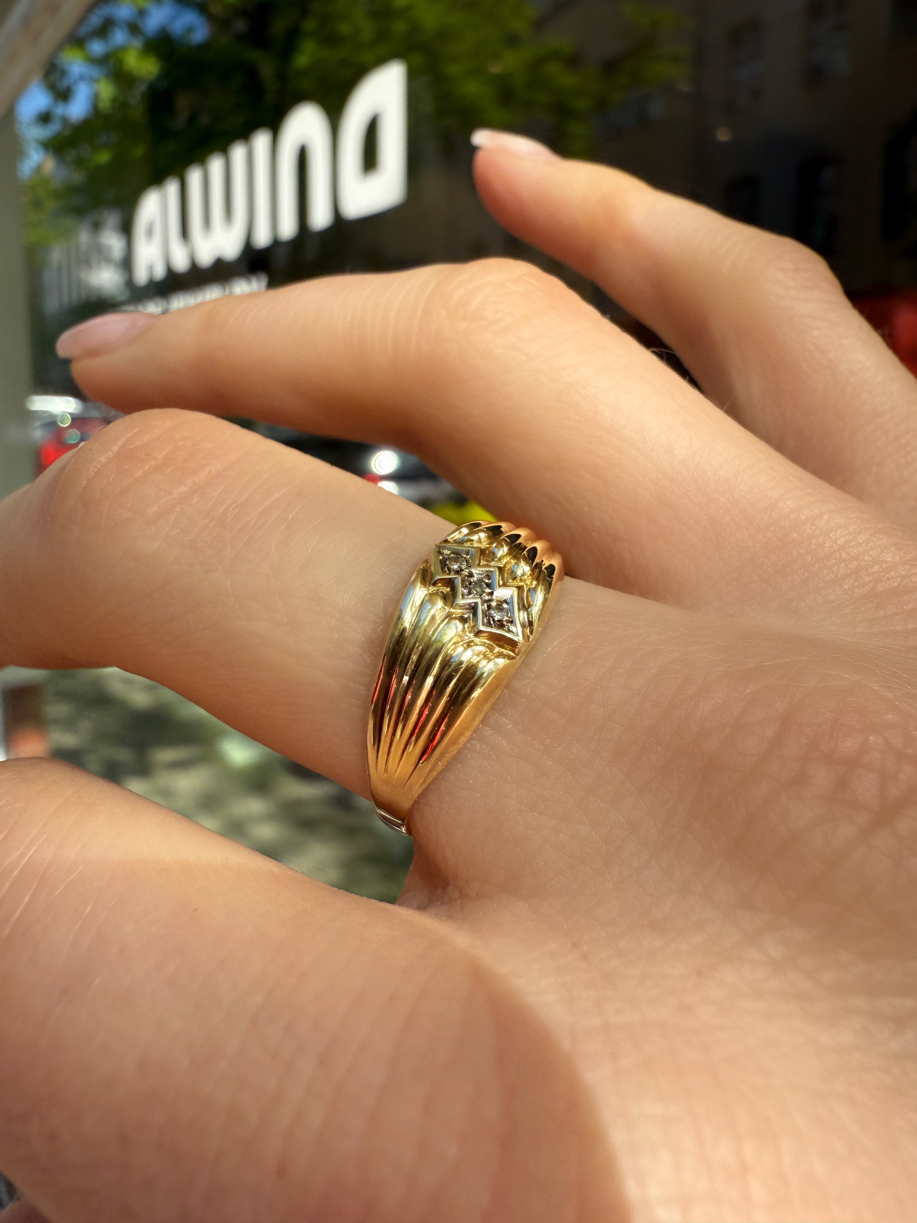 #915 8k Ring mit 3 Diamanten - RG 59