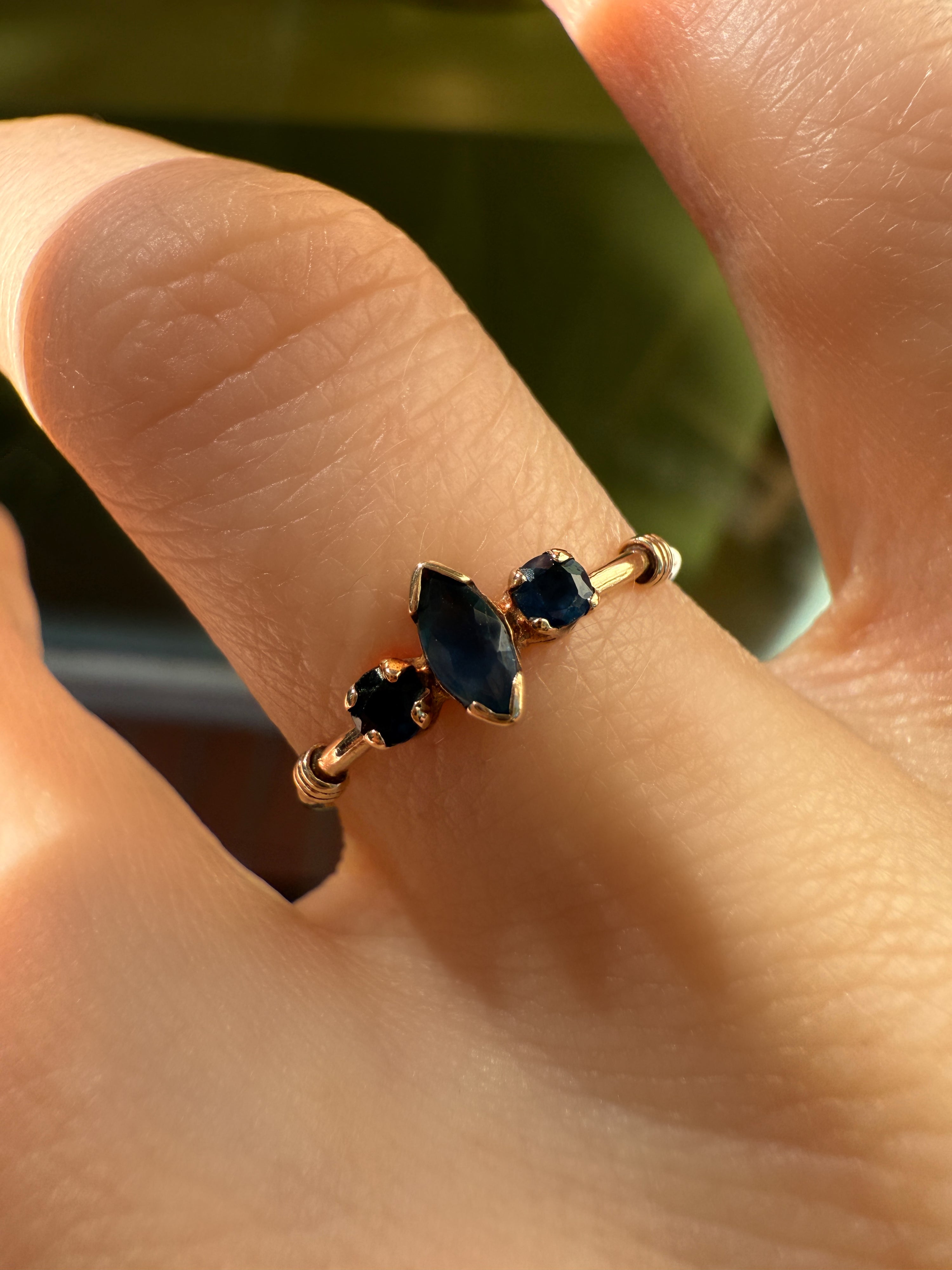 #936 8k Ring mit Saphiren - RG 51.5