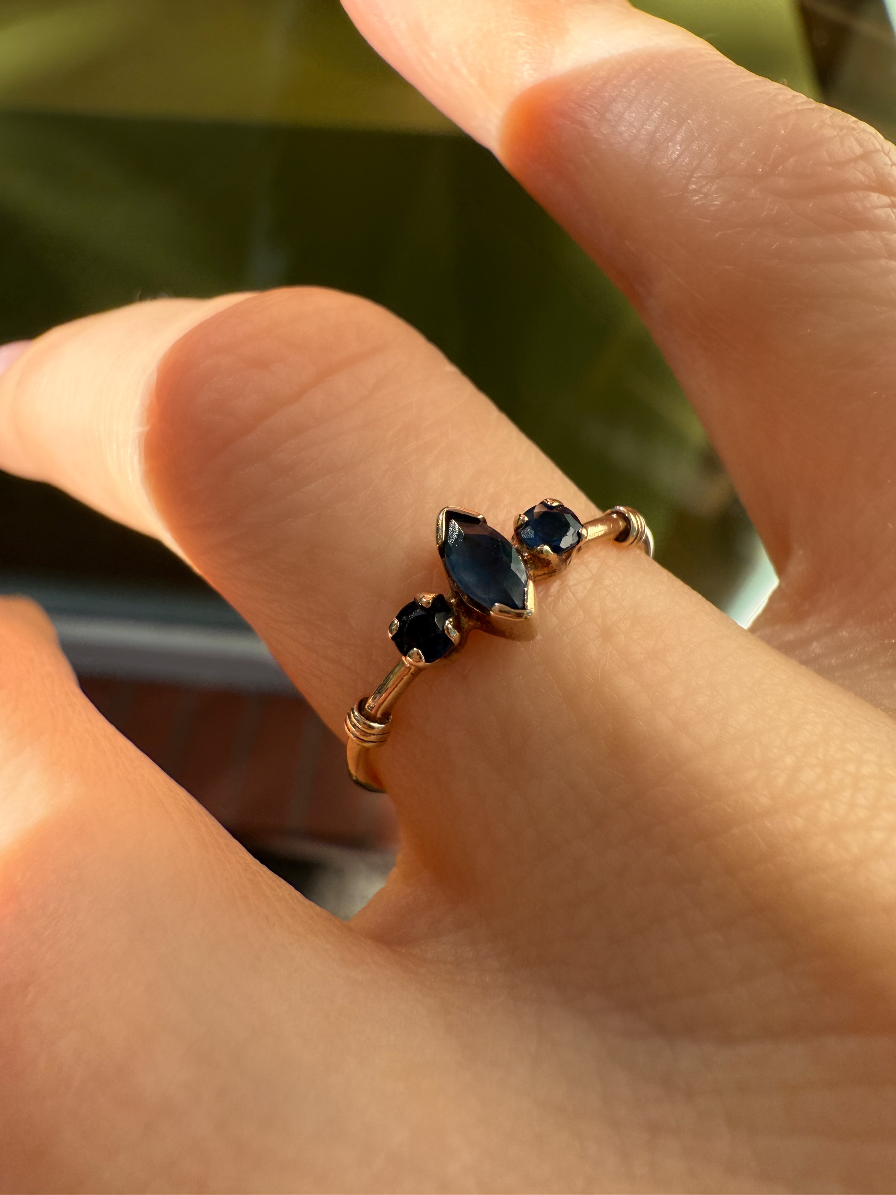 #936 8k Ring mit Saphiren - RG 51.5