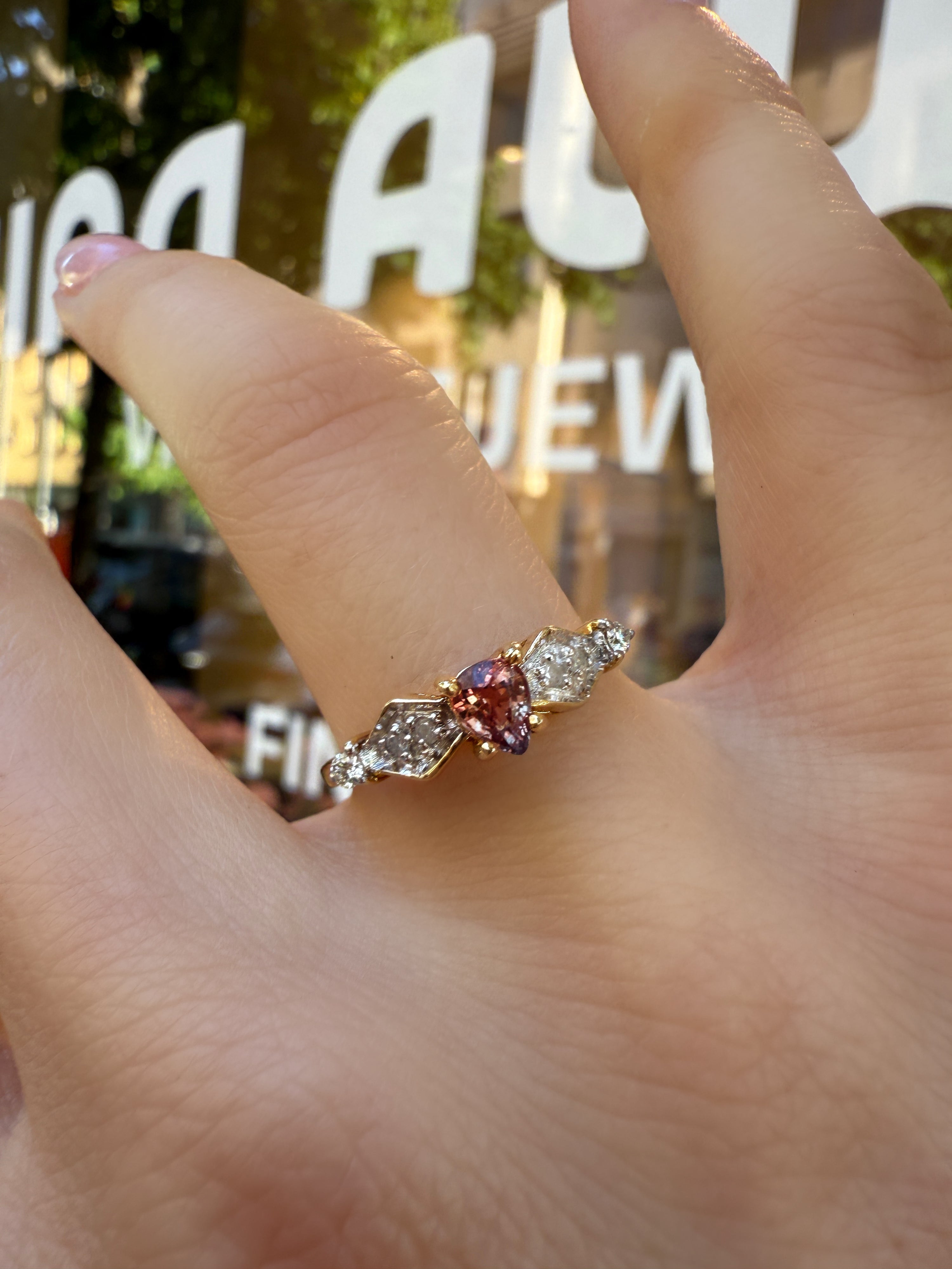 #1002 Massiver 10k Ring mit Rubin & 6 Diamanten - RG 54