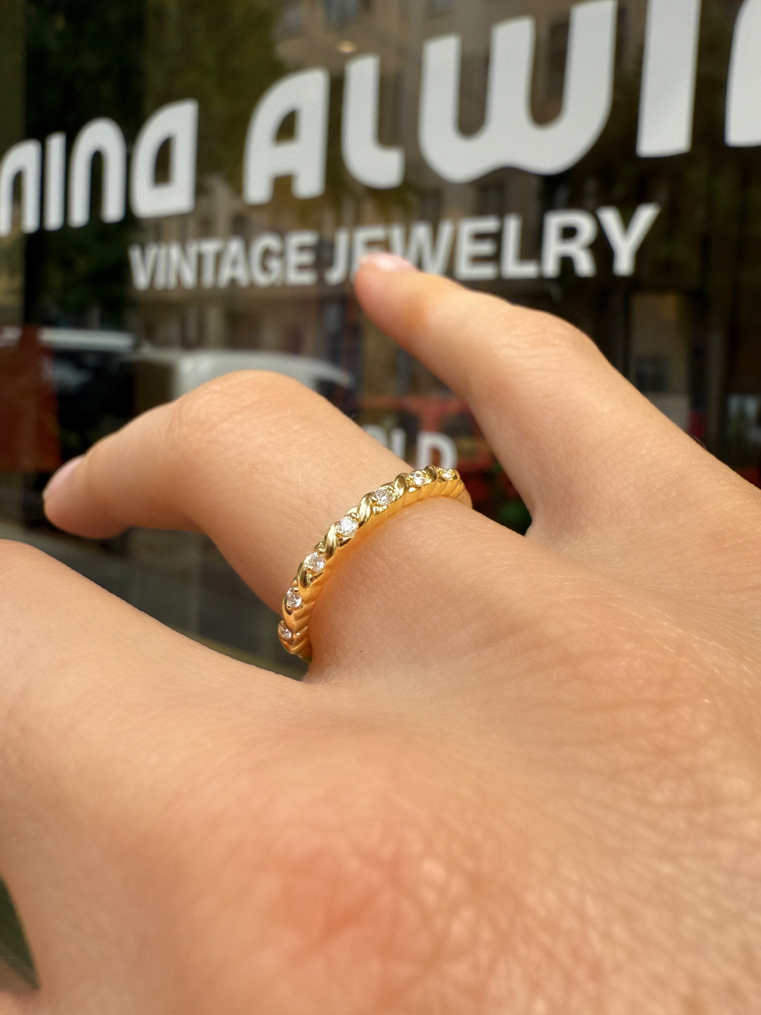 #1137 Massiver 8k Ring mit 7 Diamanten - RG 54