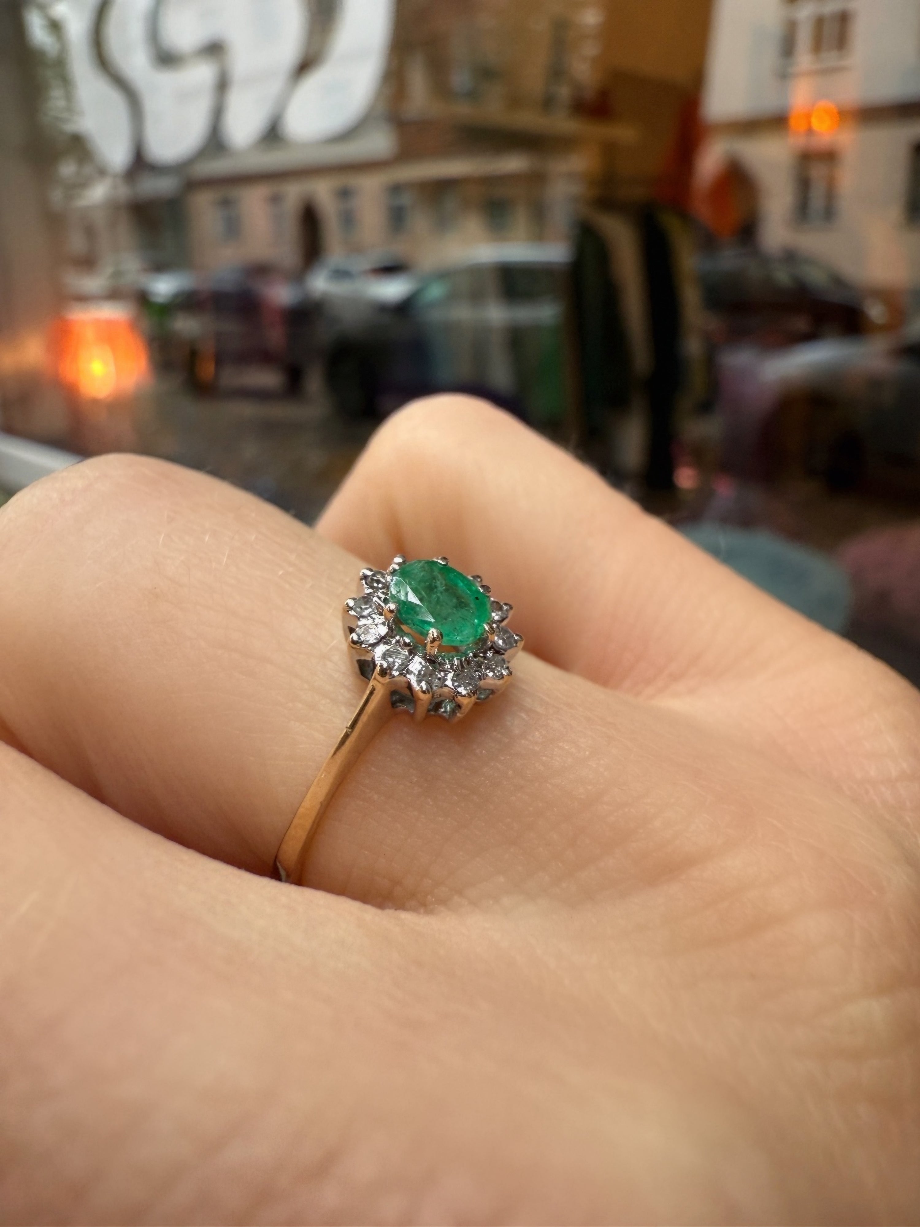 #162 14k Ring mit Smaragd + 12 Diamanten