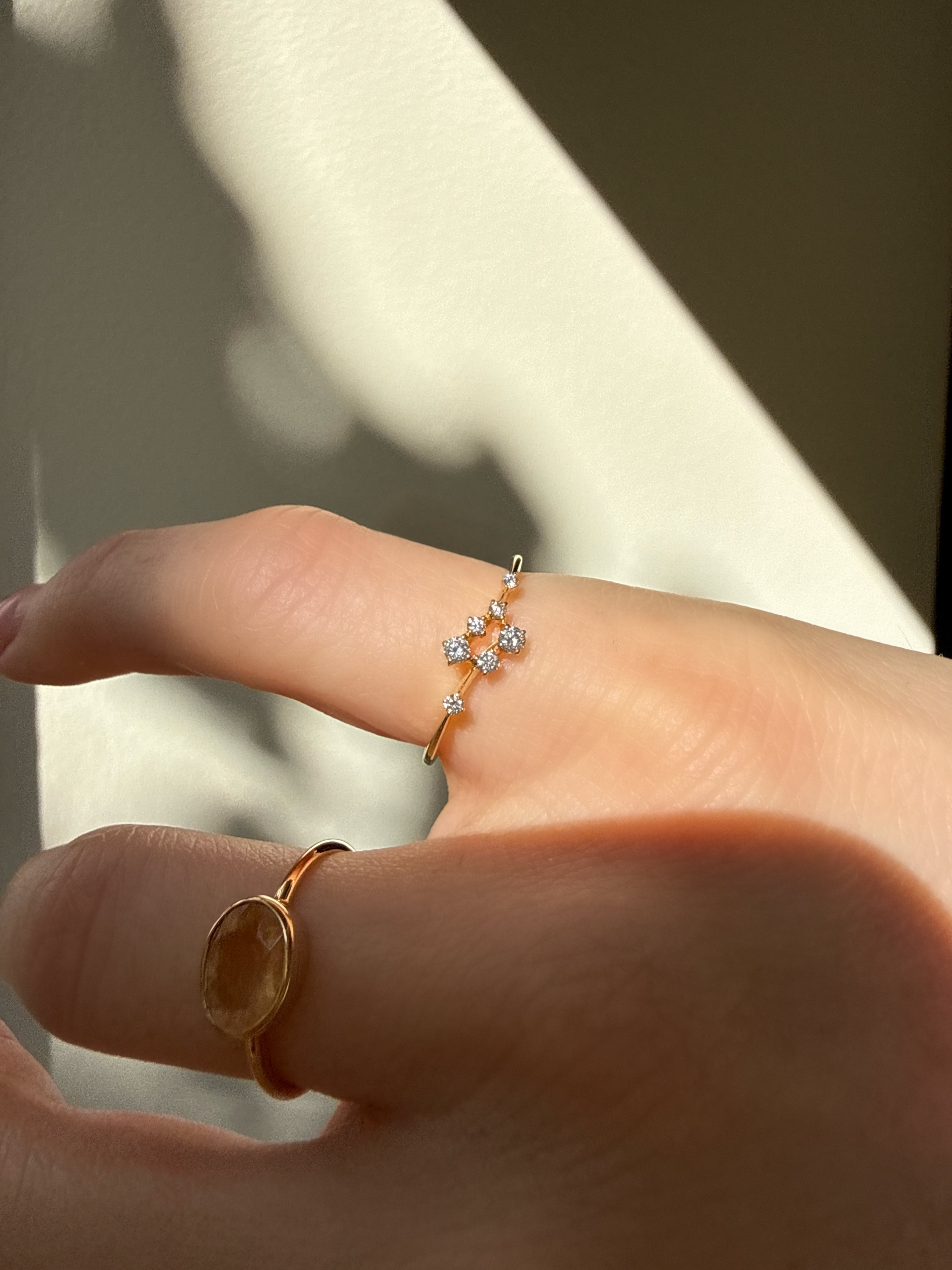 #1385 18k Ring mit 7 Diamanten - RG 48
