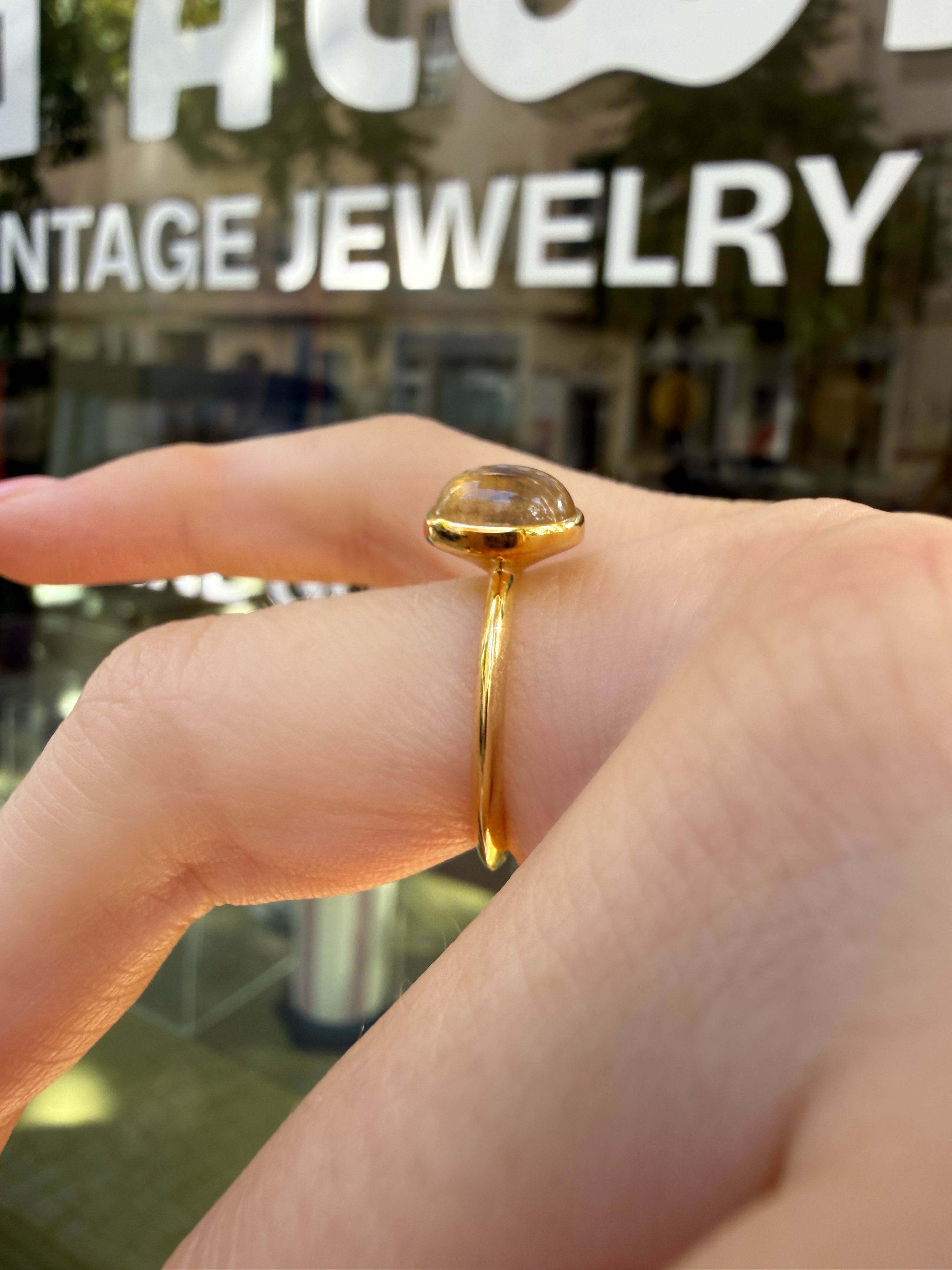 #1371 18k Ring mit Mondstein - RG 53