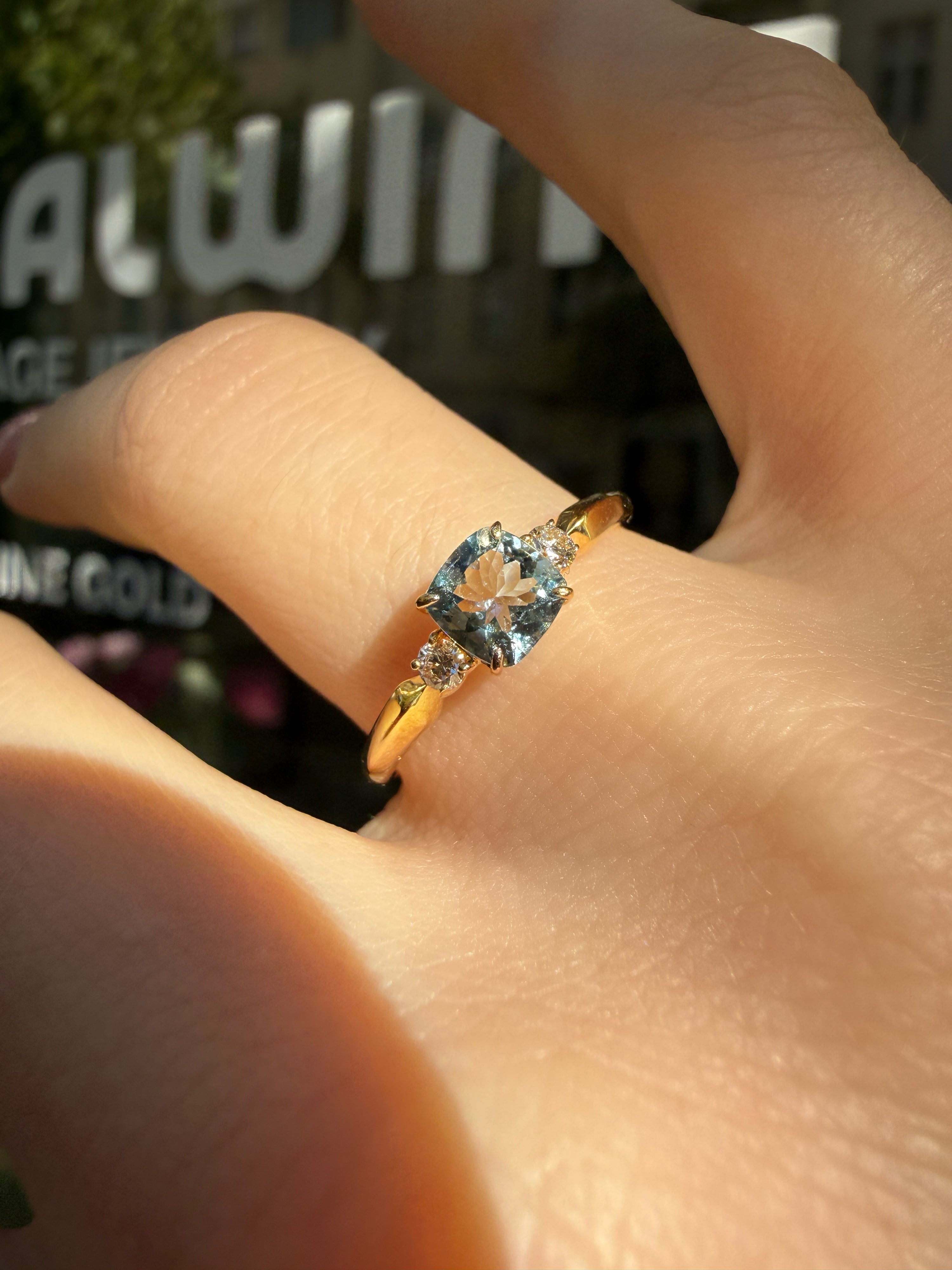 #1369 18k Ring mit Aquamarin & 2 Diamanten - RG 54