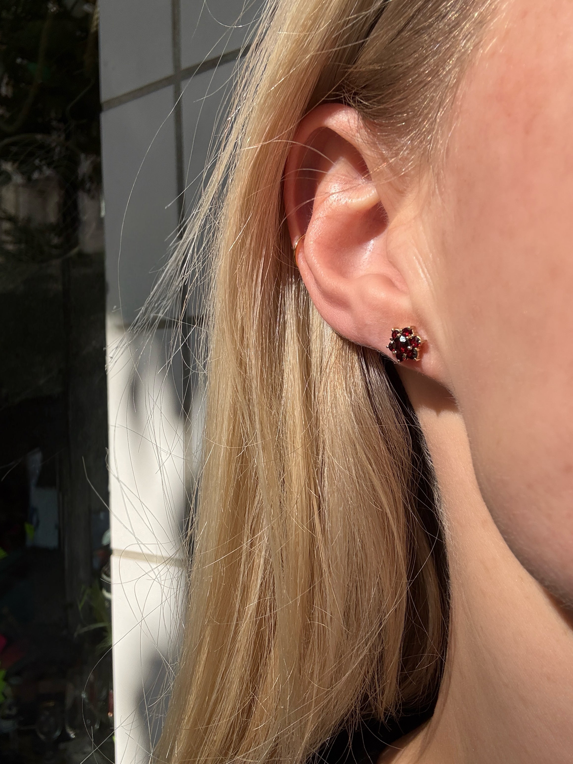#1333 8k Garnet Earrings - 0.7cm