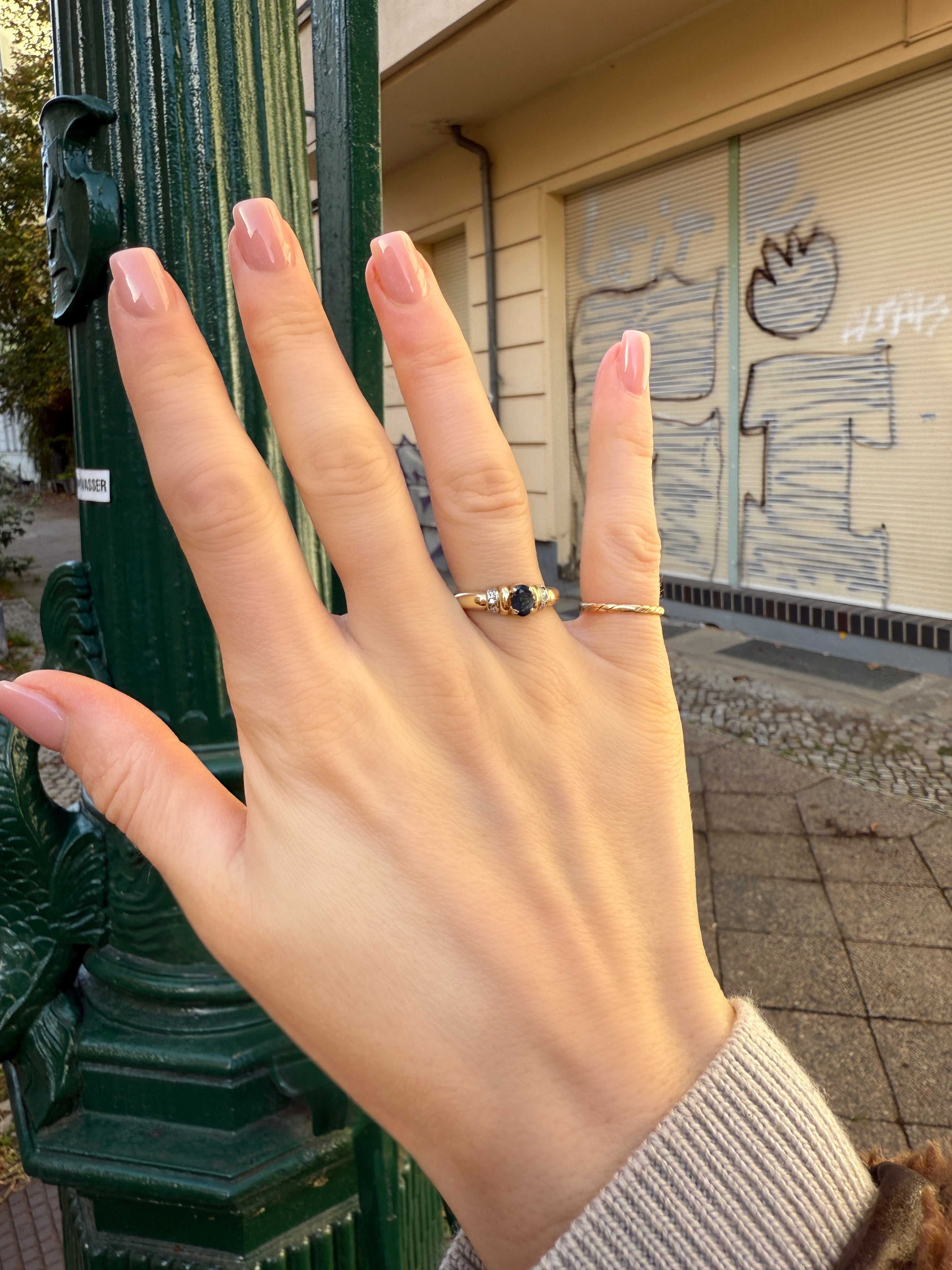 #201 8k Ring mit Saphir und 6 Diamanten - RG 55