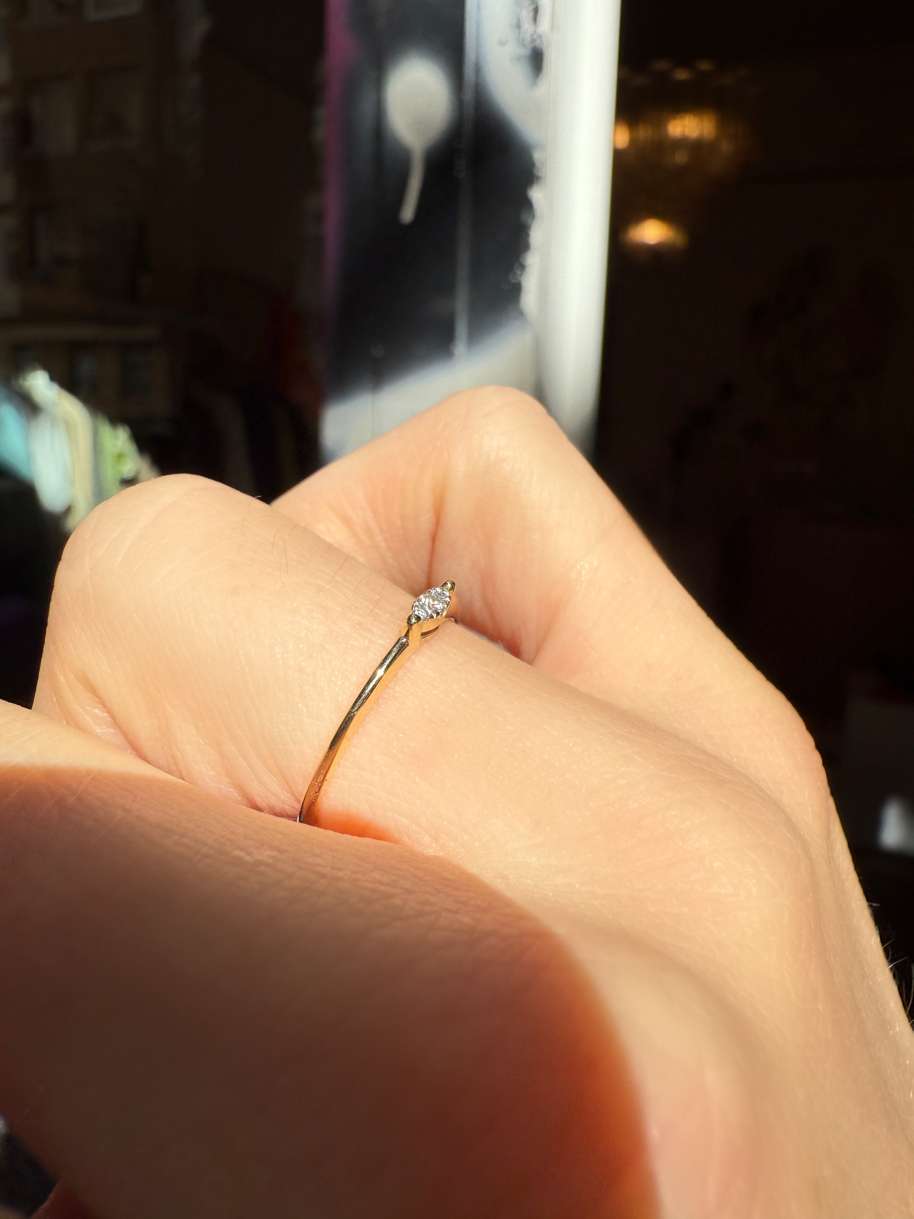 #148 Zarter 9k mit 3 Diamanten - RG 52