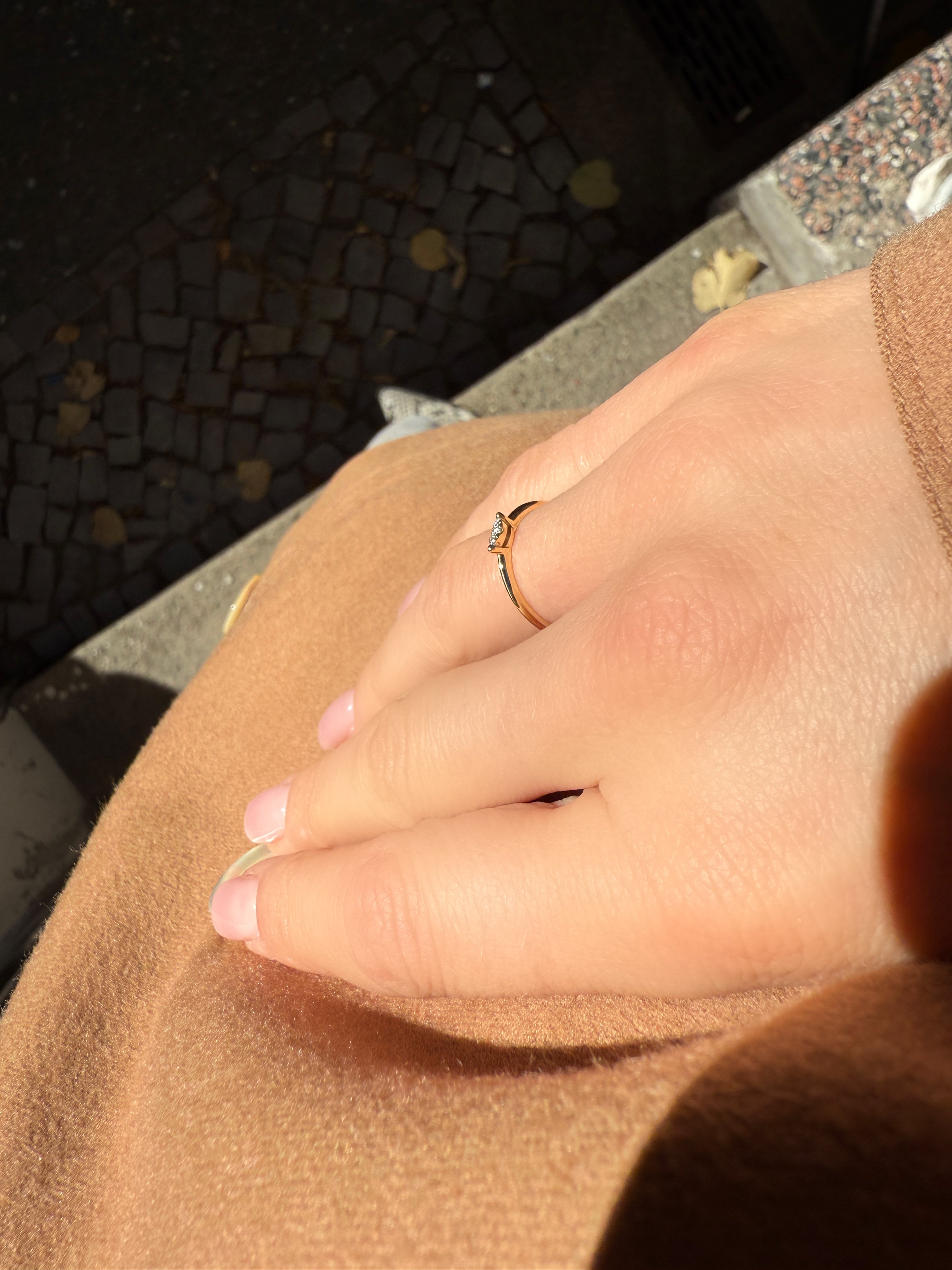 #148 Zarter 9k mit 3 Diamanten - RG 52