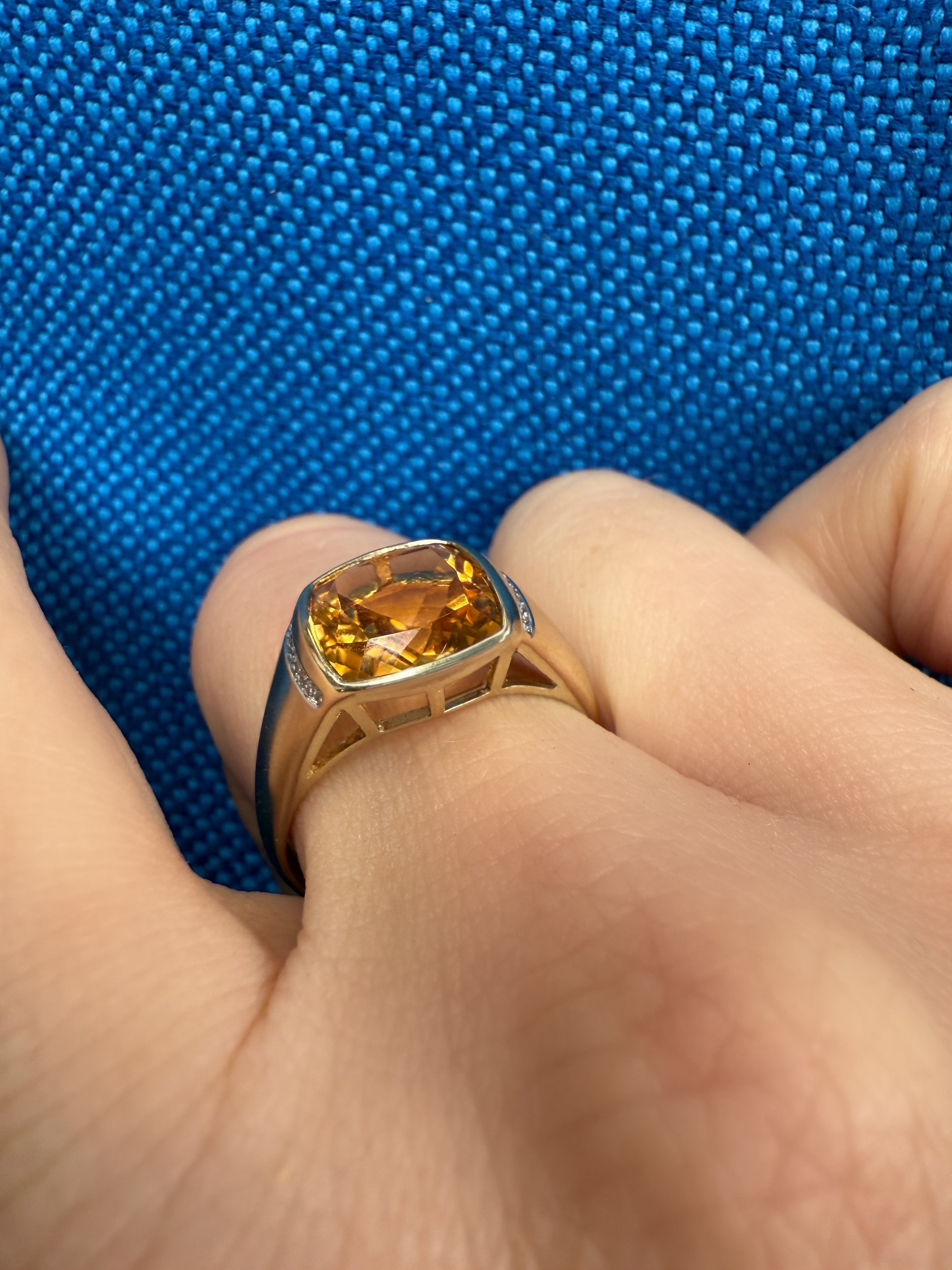 #163 9k Ring mit Citrin & 16 Diamanten - RG 60