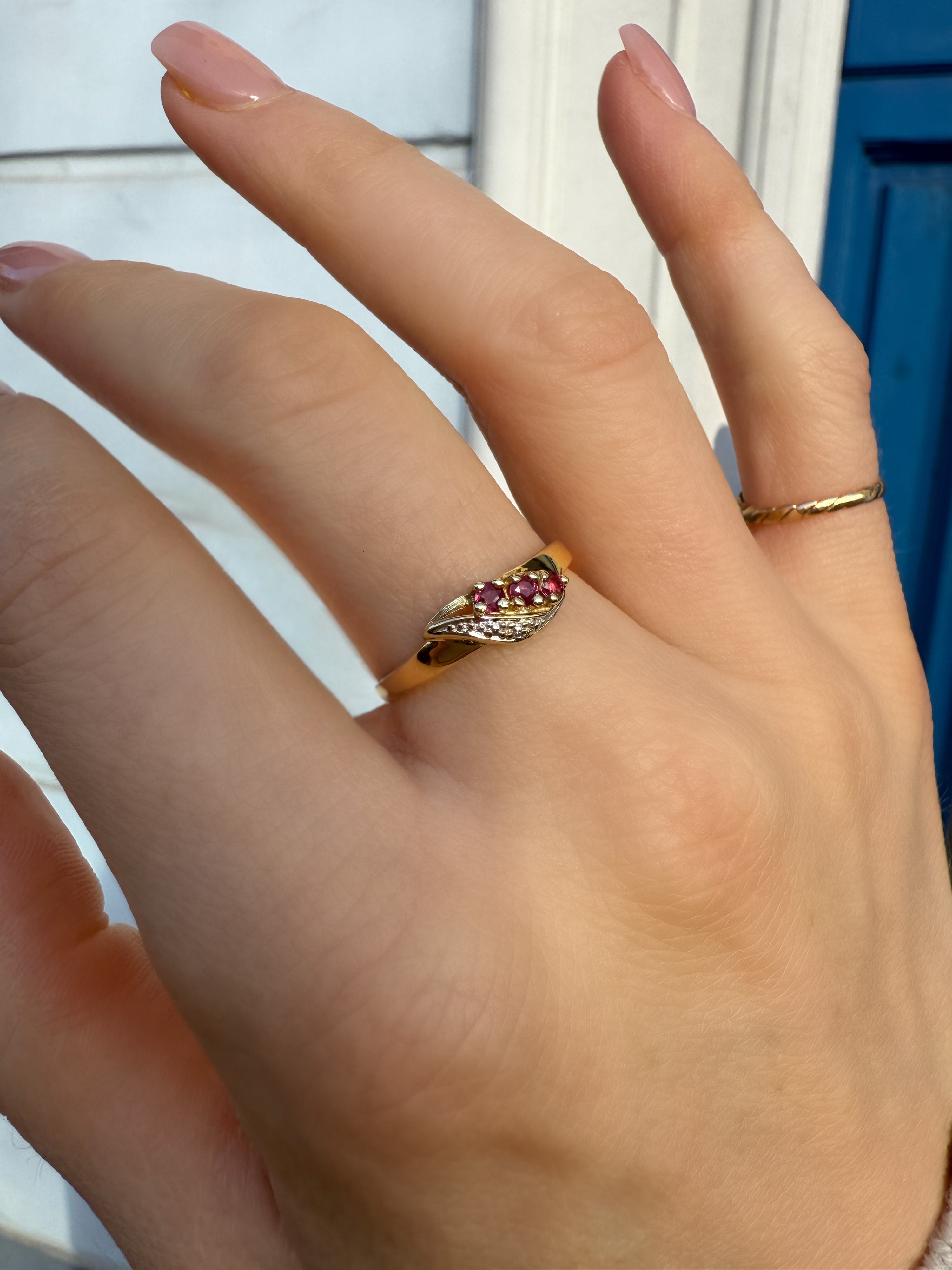 #226 8k RIng mit 3 Rubinen & 1 Diamant - RG 55