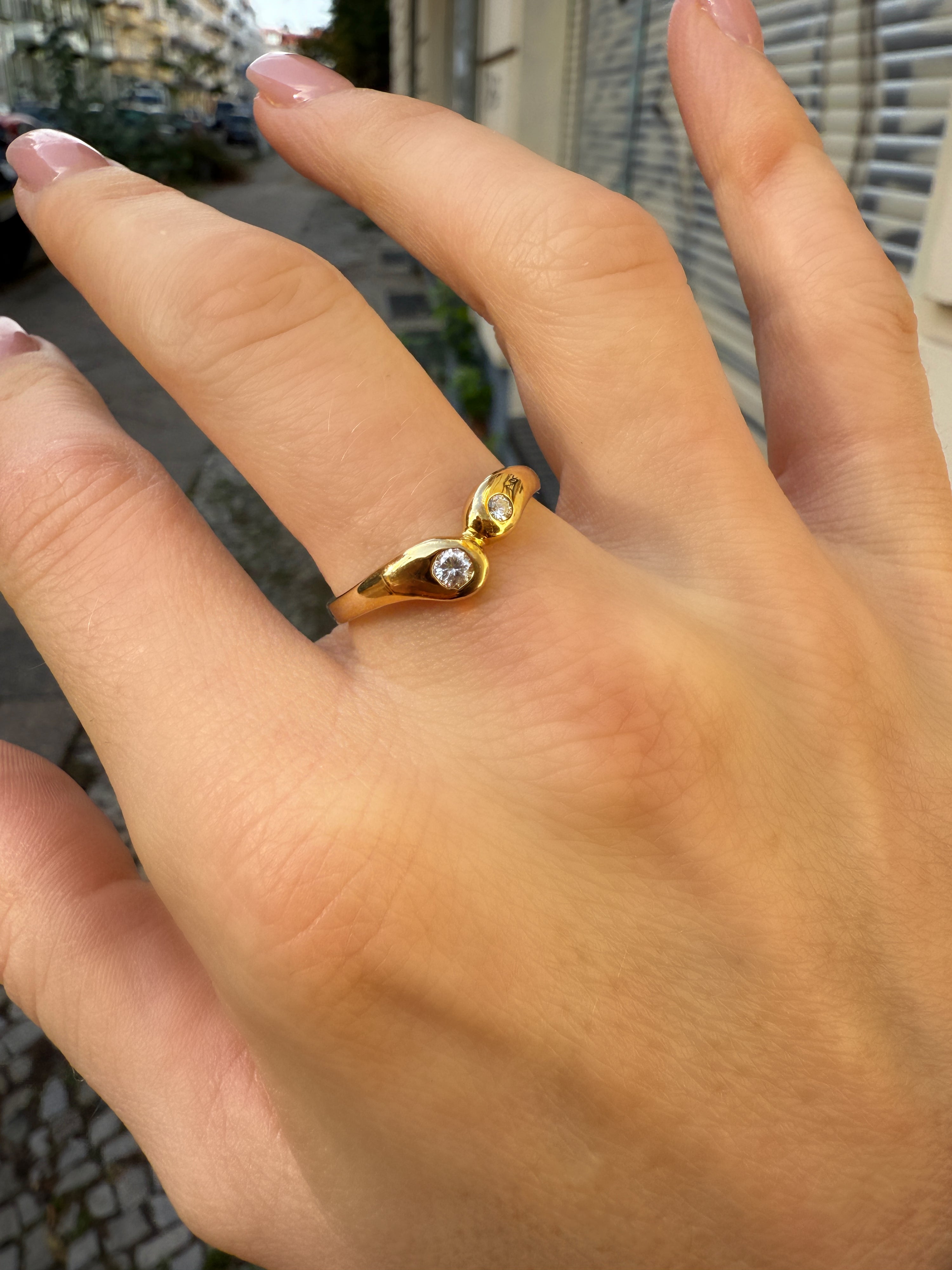 #150 8k Ring mit 2 Zirkonen - RG 59