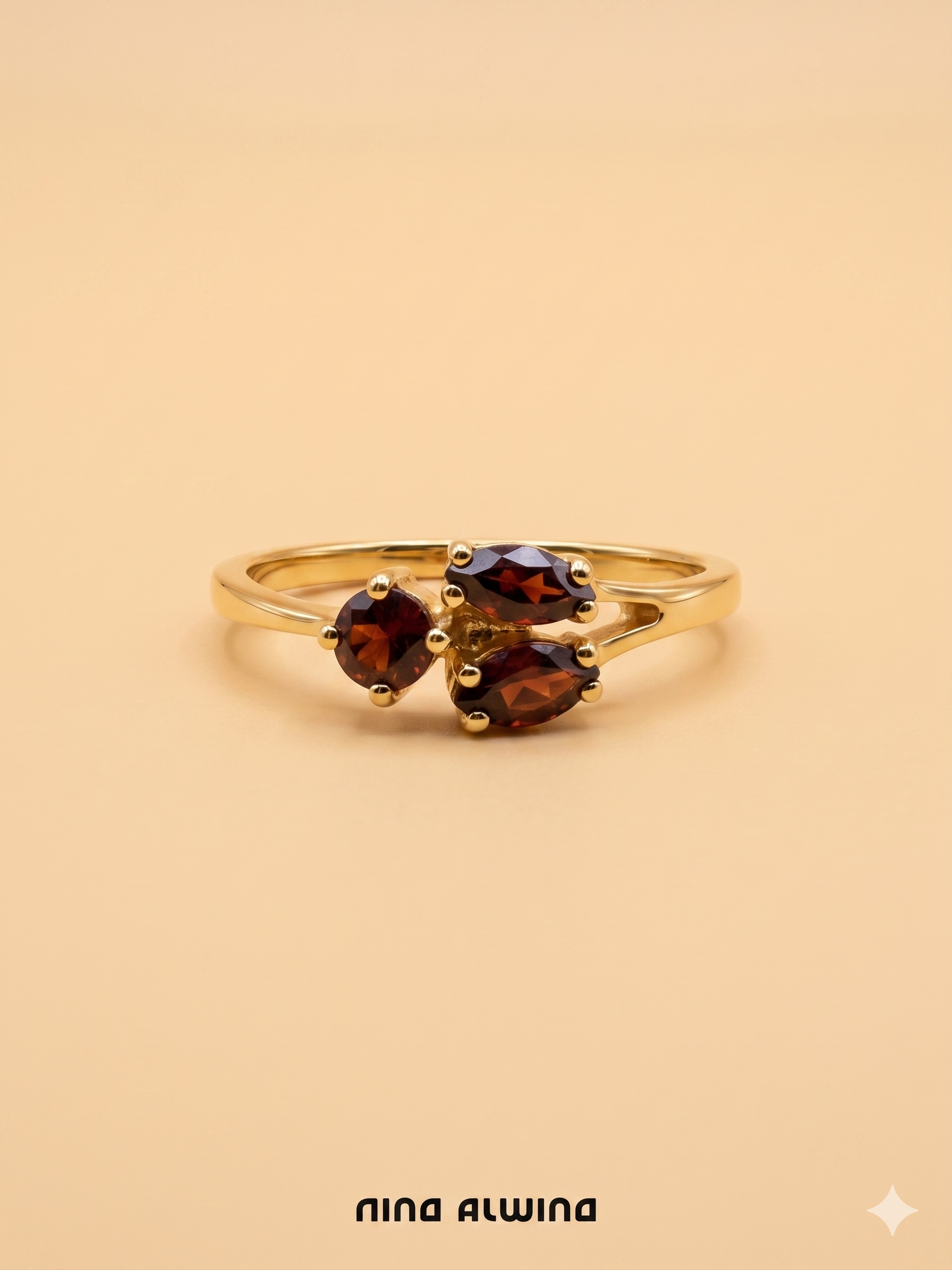 #1066 8k Ring mit Granat - RG 56