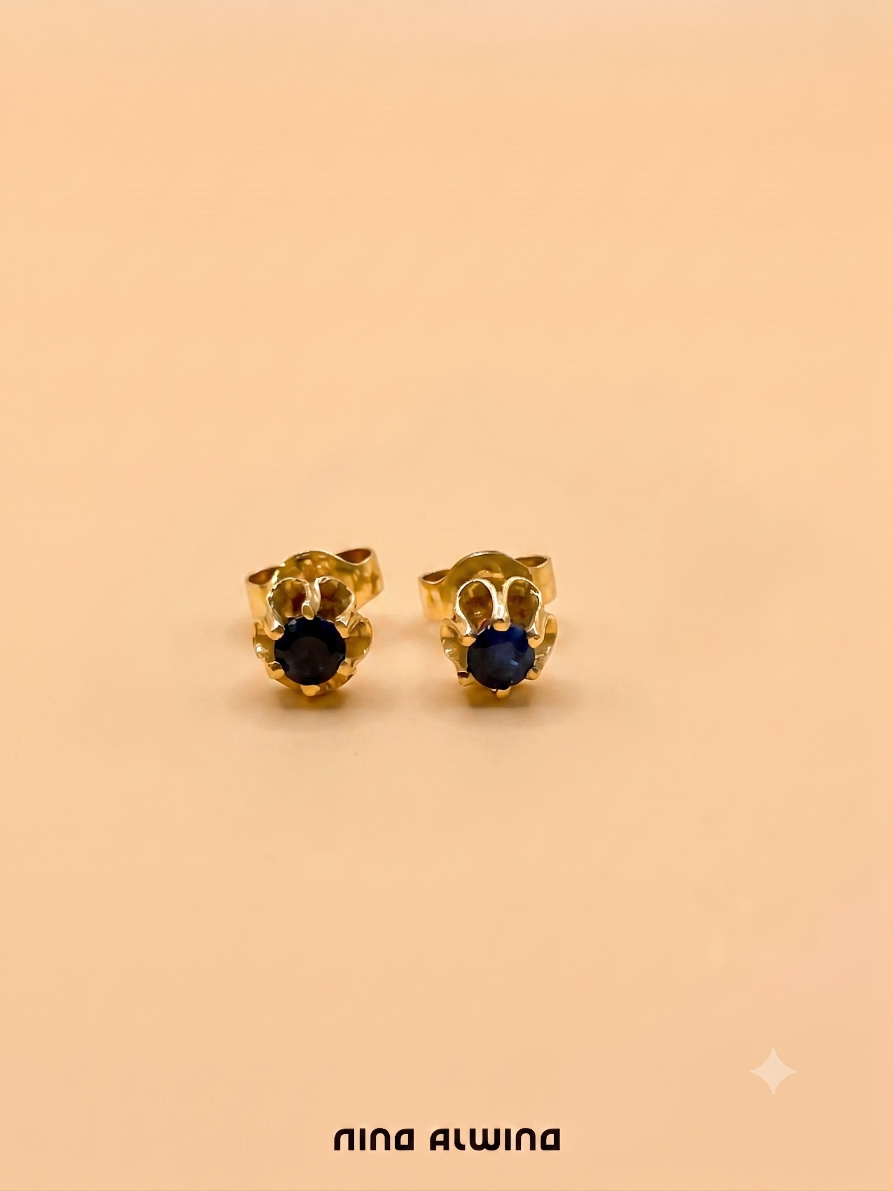 #1124 8k Ohrringe mit Saphir - 0.5cm