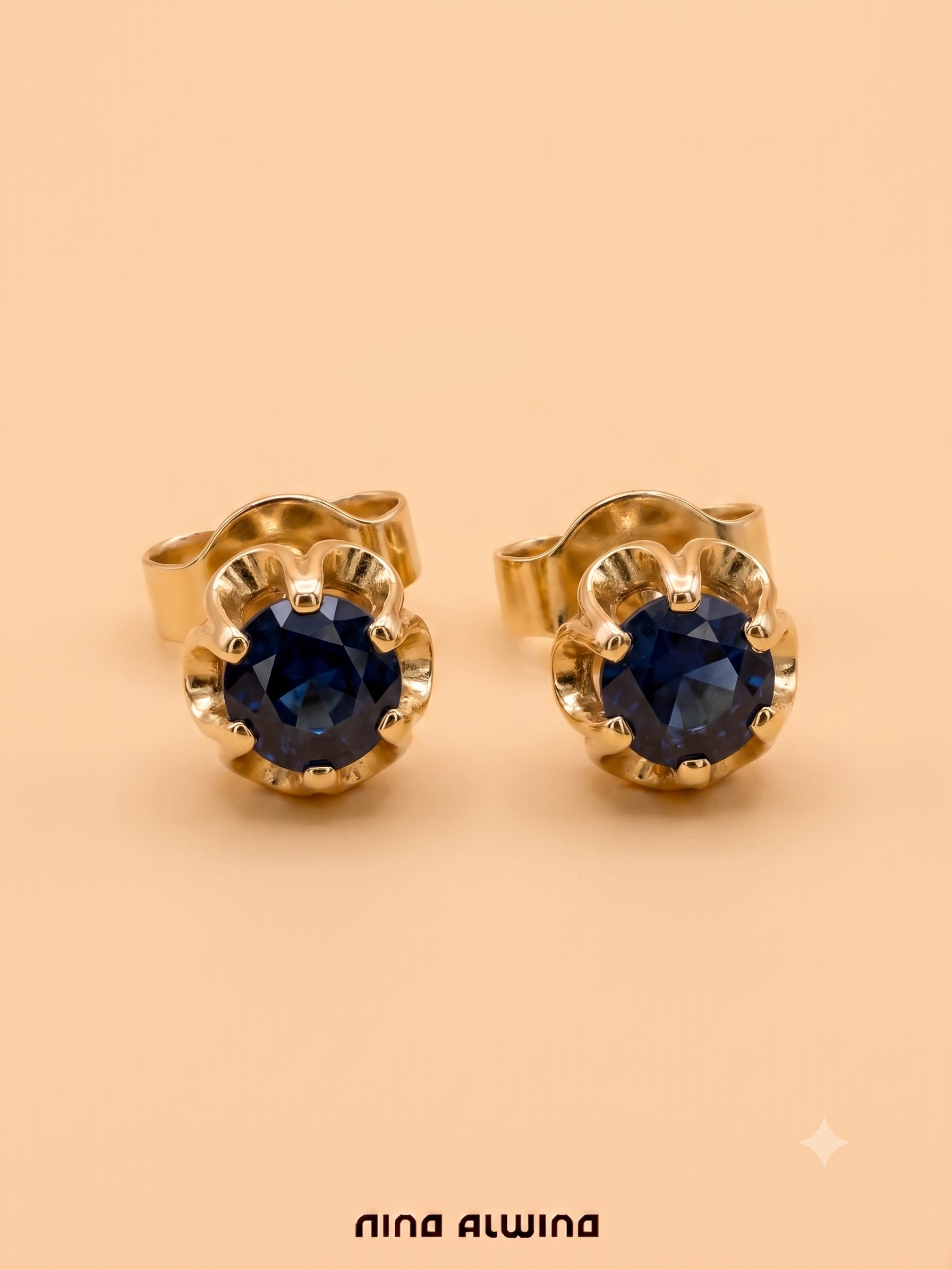 #1124 8k Ohrringe mit Saphir - 0.5cm